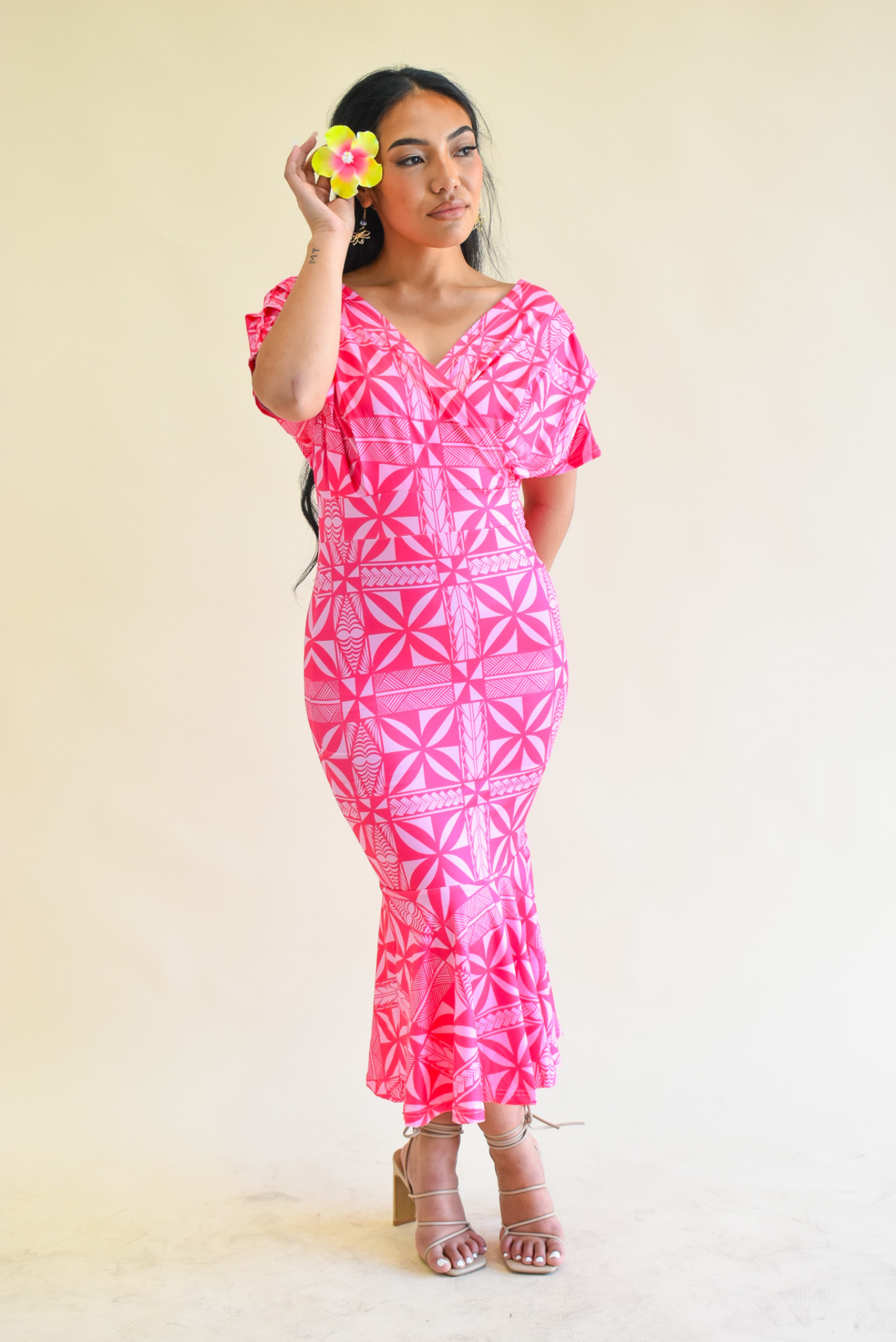 (PRE-ORDER) LARA DRESS - V NECK RUCHED MIDI DRESS - PINK