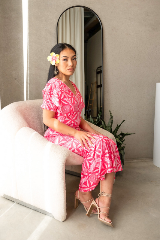 (PRE-ORDER) LARA DRESS - V NECK RUCHED MIDI DRESS - PINK