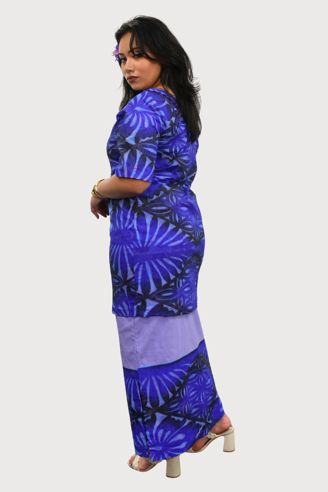PURPLE & BLACK ROUND NECK PULETASI