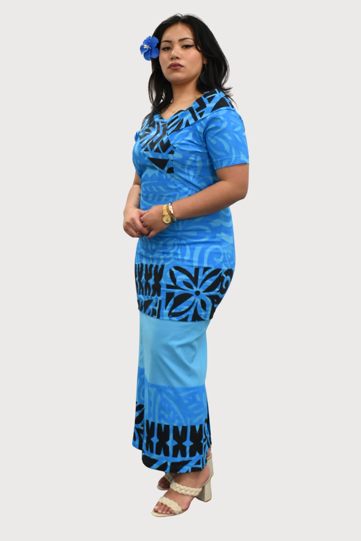 BLUE & BLACK V-NECK NECK PULETASI
