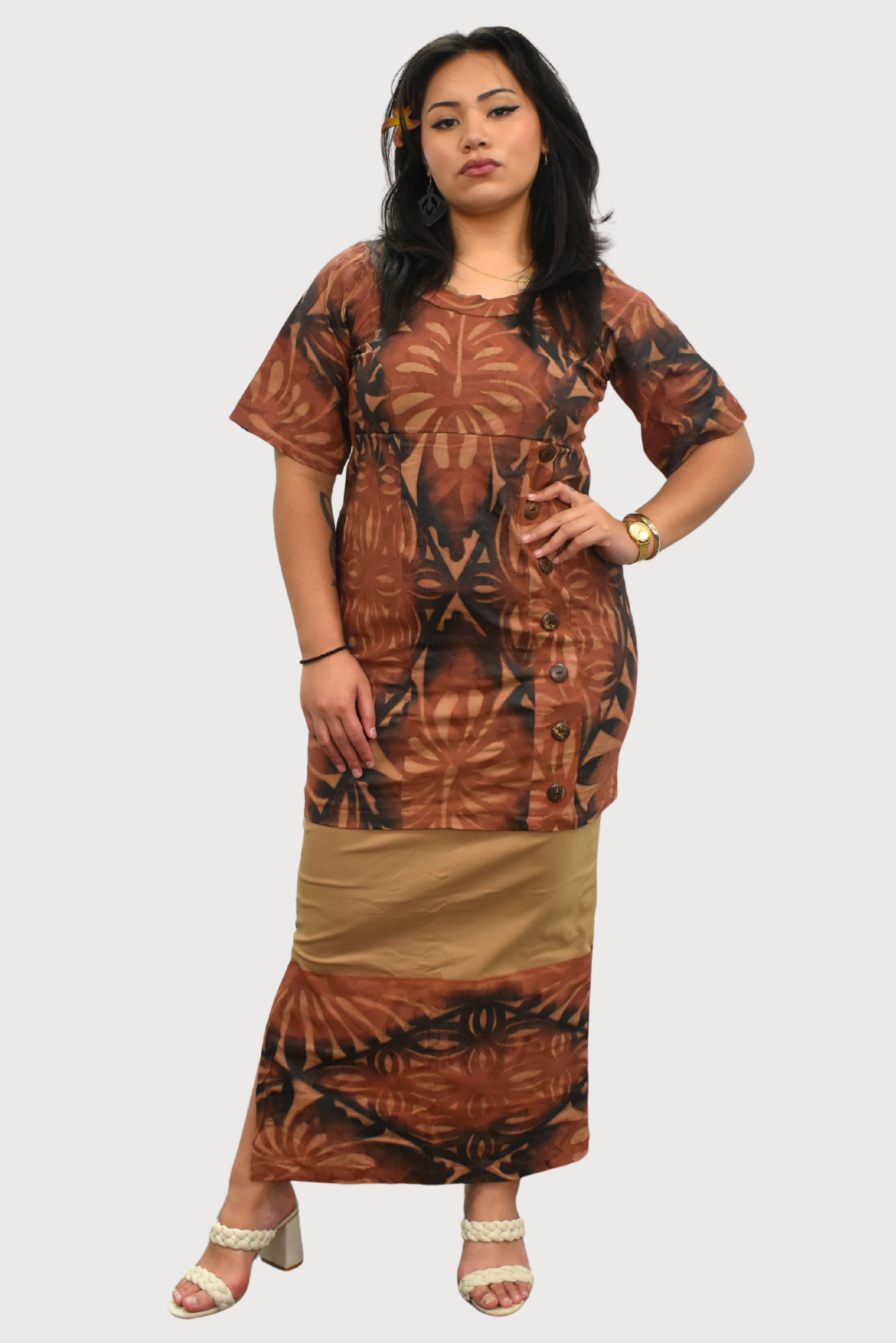 BROWN & BLACK ROUND NECK PULETASI
