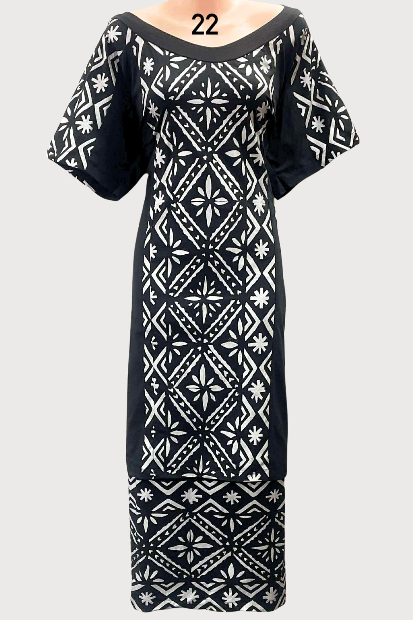 BLACK & WHITE PULETASI - SIZE 22