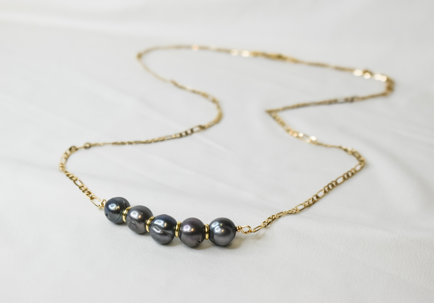 MARYA - NATURAL PEACOCK TONED PEARL NECKLACE (GOLDFILLED)