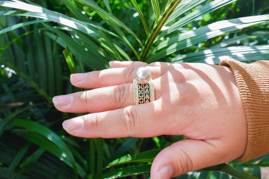 TEINA #3 - Grey Pearl Tapa Design Ring