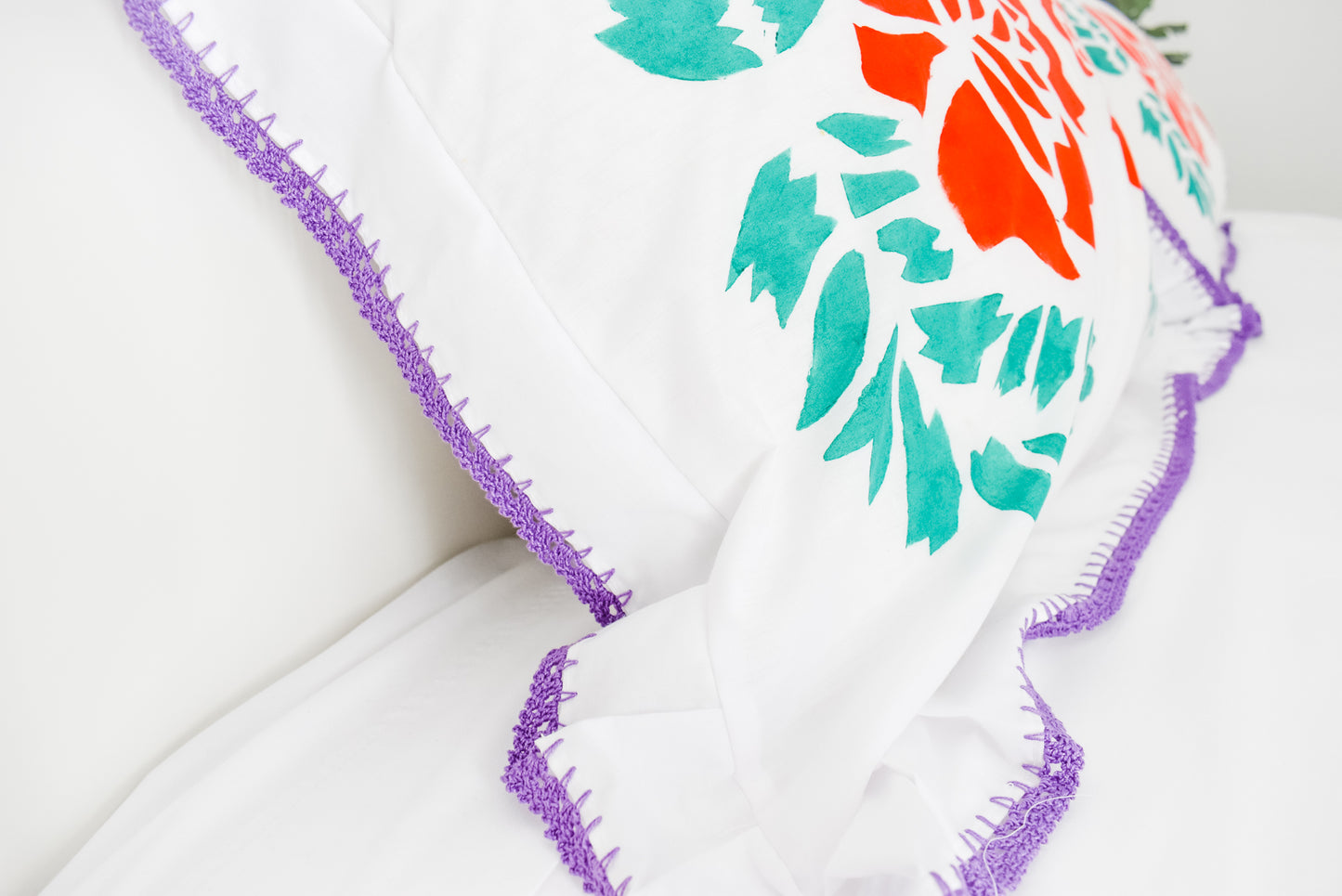 RED ROSA - PURPLE FRILL PILLOWCASE SET
