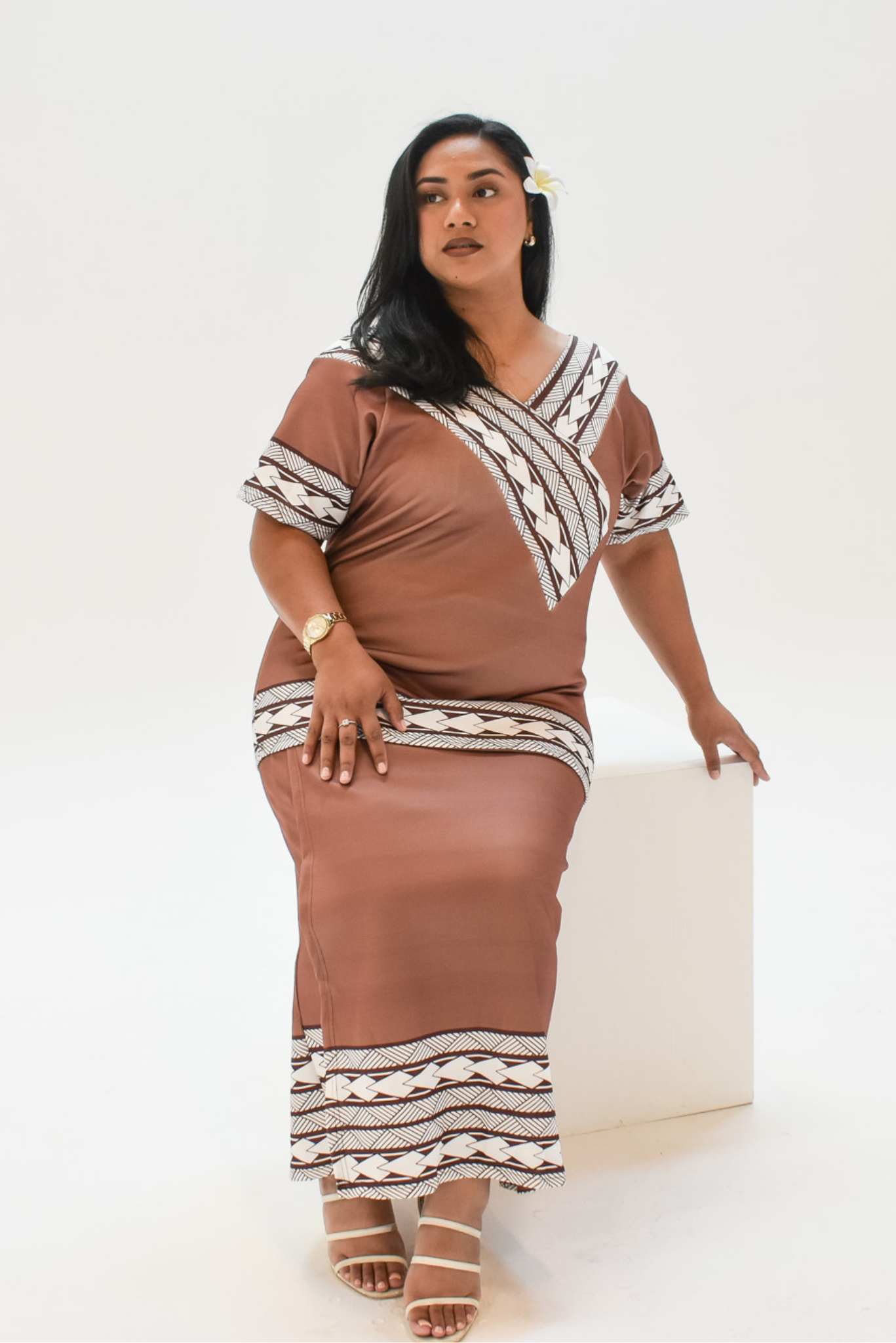 MIA V-NECK PULETASI - BROWN AND WHITE