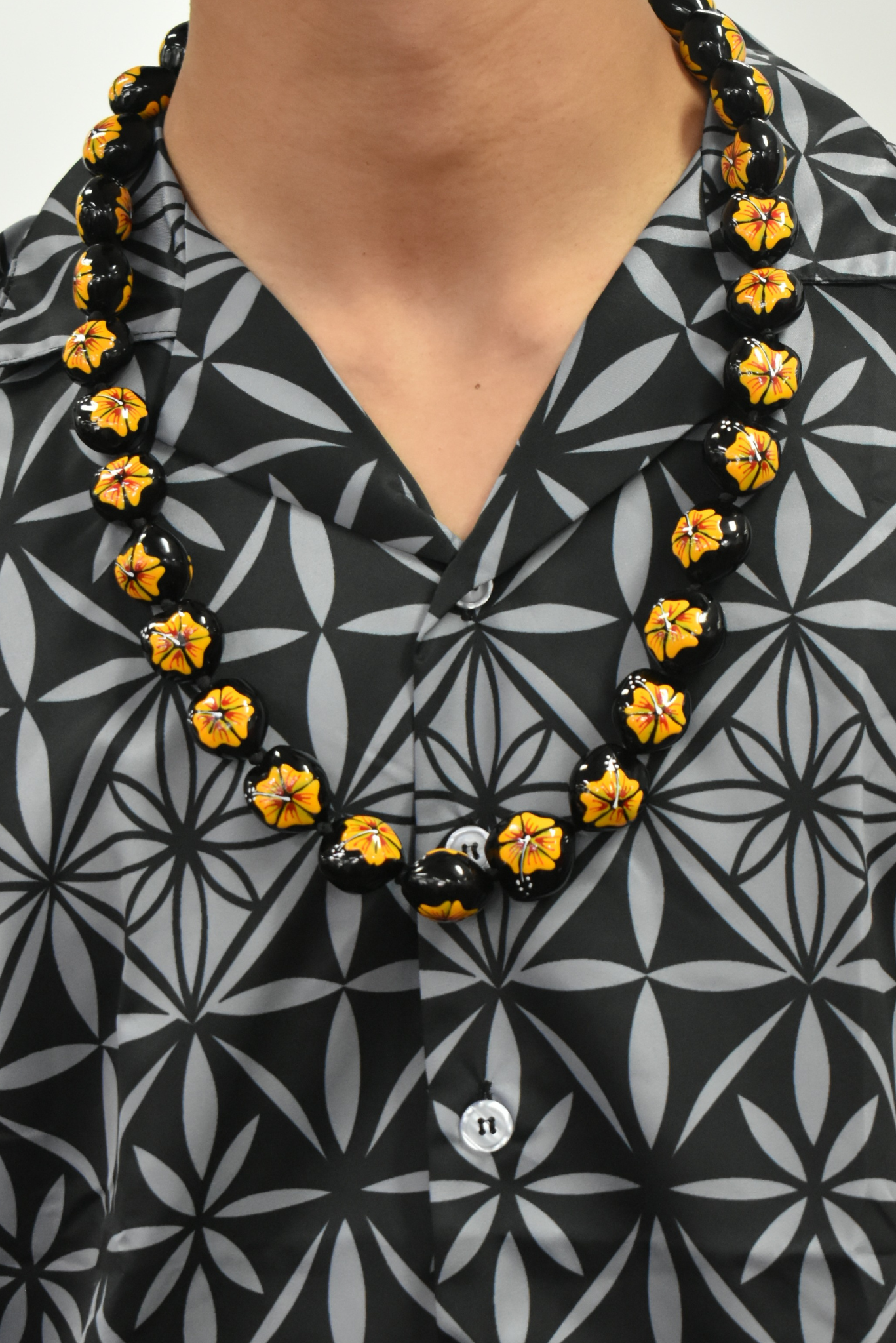 COCONUT SHELL NECKLACE MULTI-COLOUR