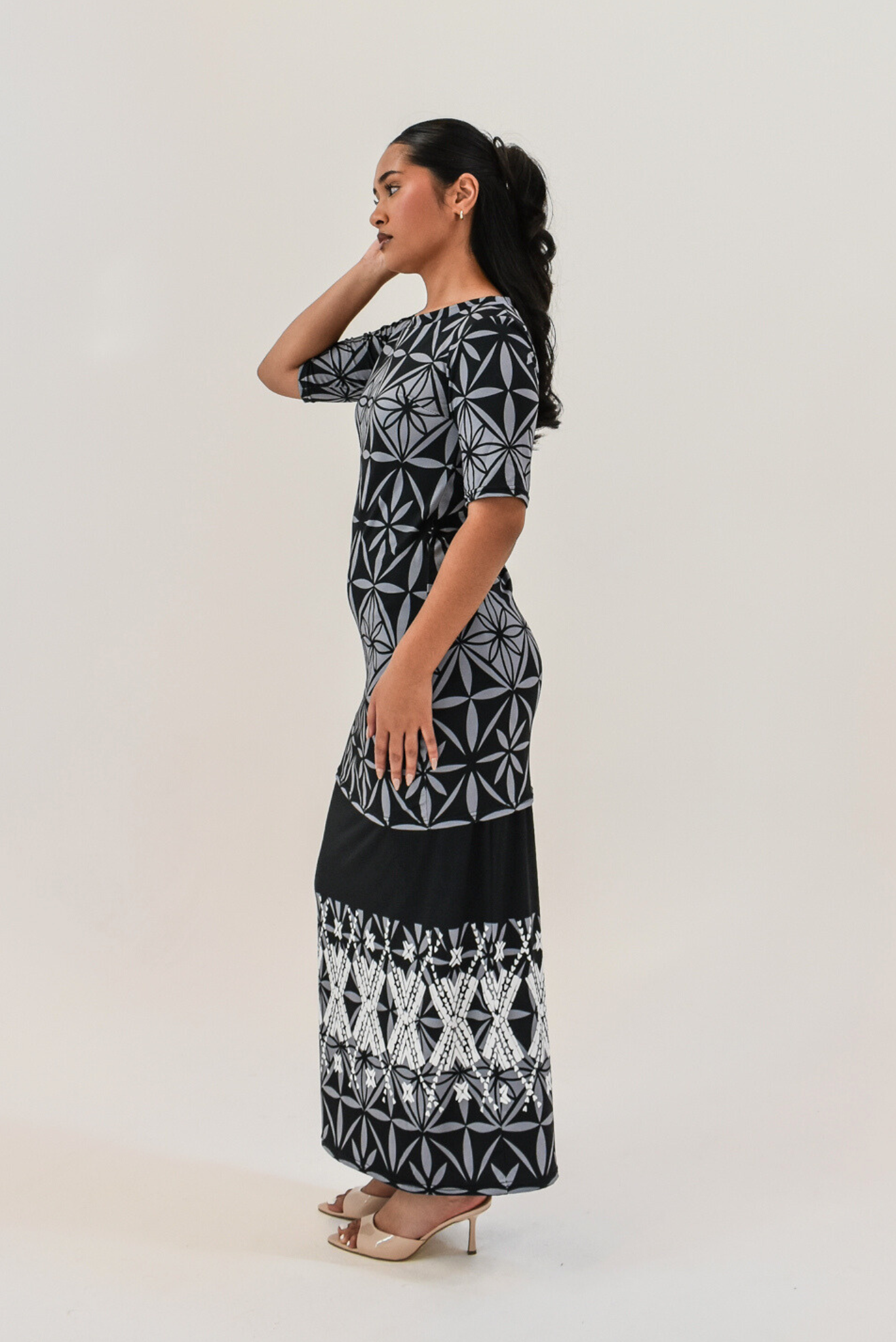 MONA PULETASI - TWO PIECE STYLE - BLACK & GREY