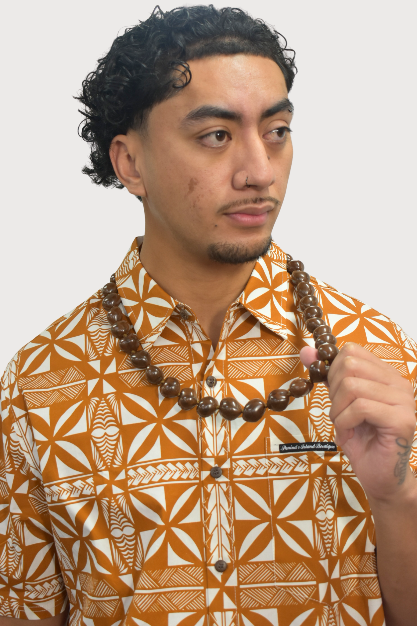 COCONUT SHELL NECKLACE MULTI-COLOUR