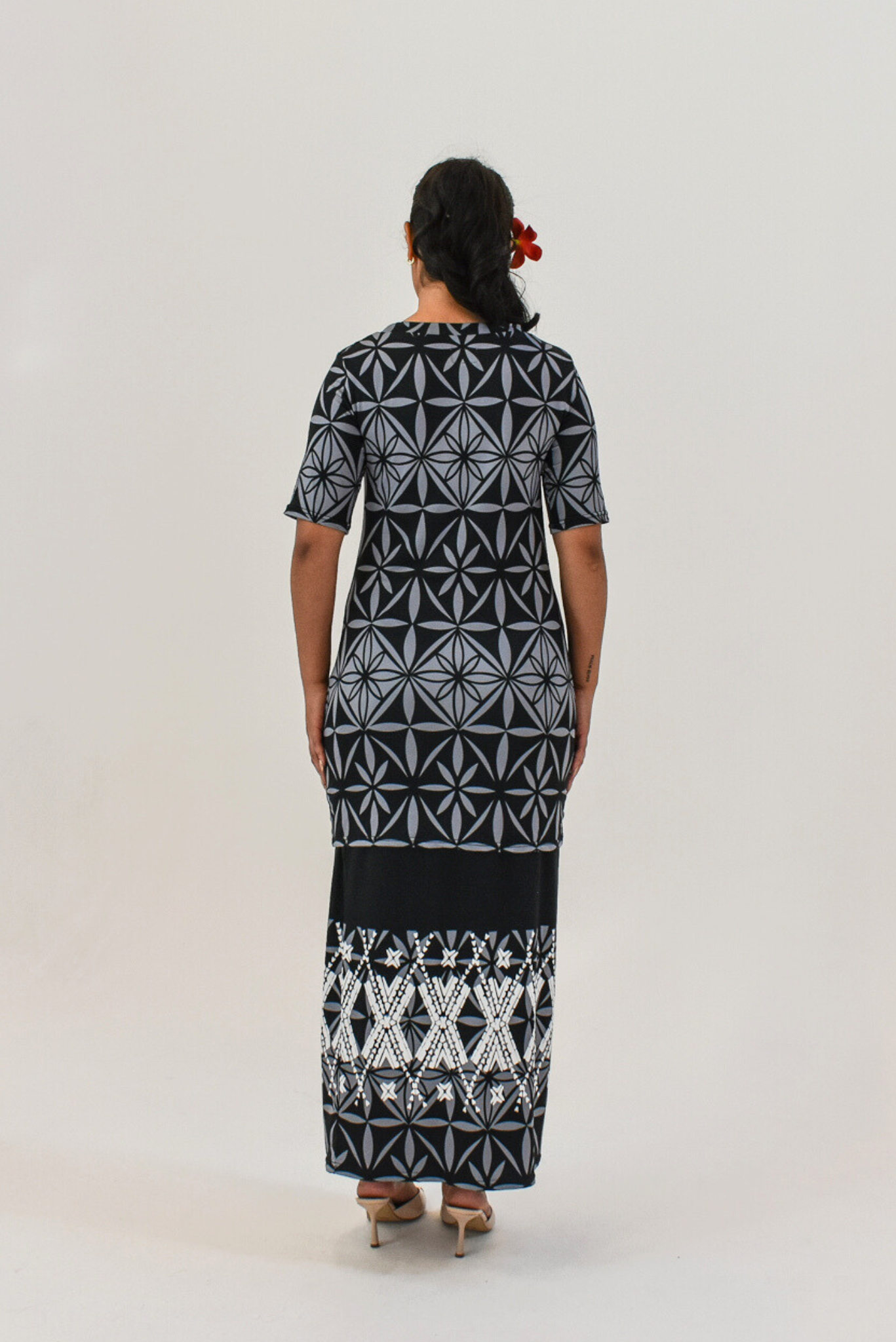 MONA PULETASI - TWO PIECE STYLE - BLACK & GREY