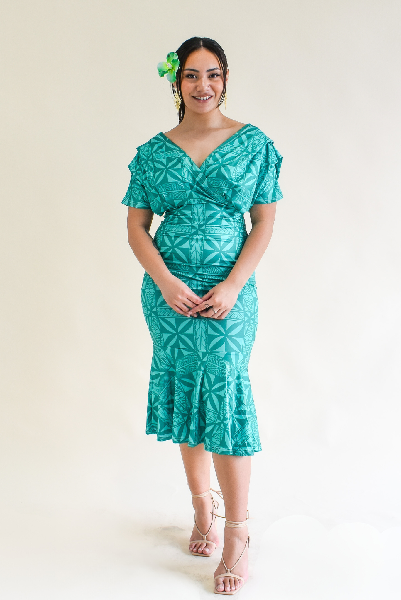 (PRE-ORDER) LARA DRESS - V NECK RUCHED MIDI DRESS - GREEN - PREORDER