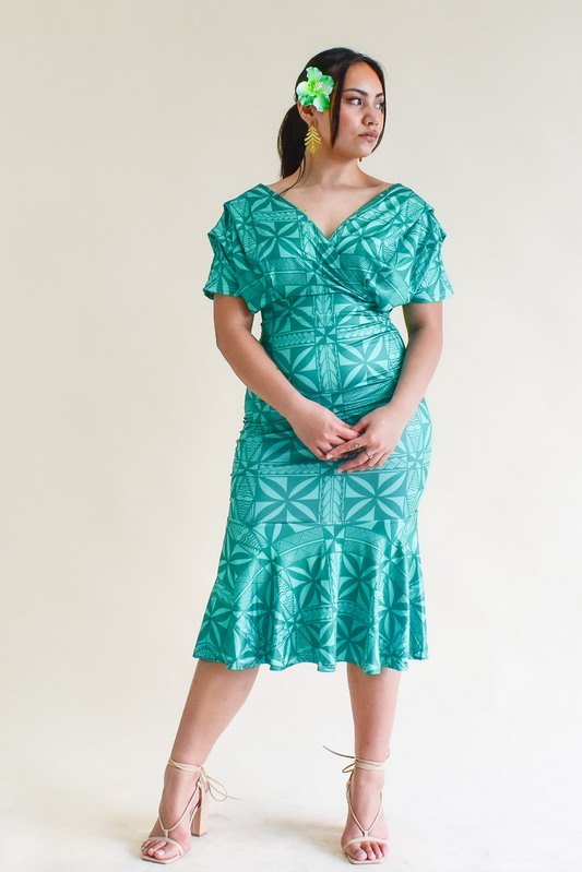 (PRE-ORDER) LARA DRESS - V NECK RUCHED MIDI DRESS - GREEN - PREORDER