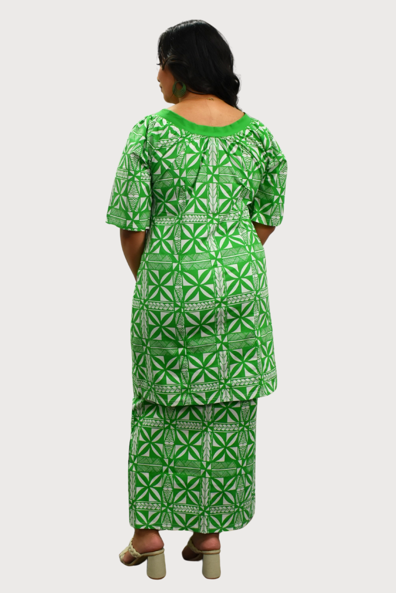 CYNTHIA PULETASI - ROUND NECK PULETASI - GREEN & WHITE