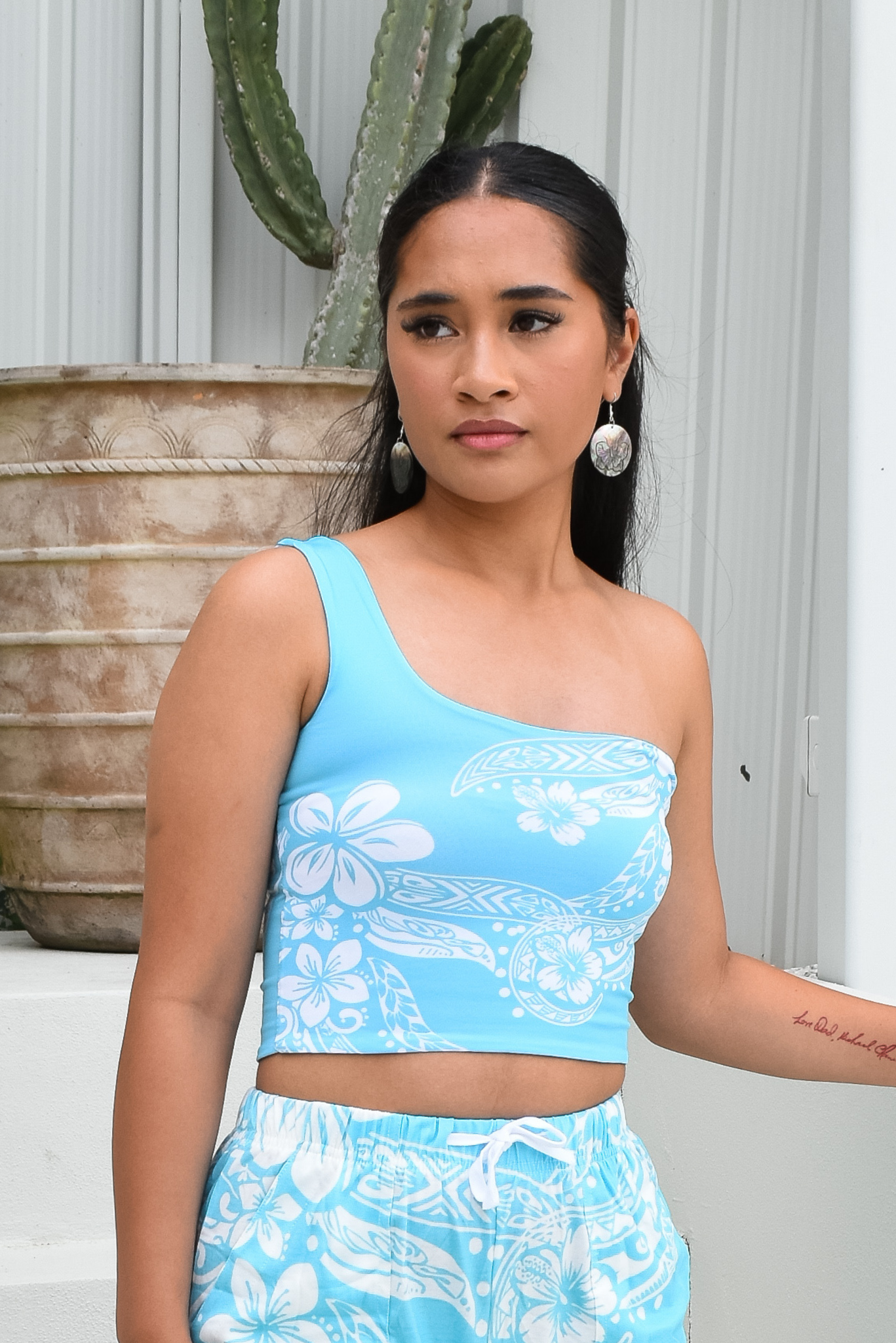 ELEIA TOP - ARCTIC LIGHT BLUE & WHITE - ONE SLEEVE CROP TOP