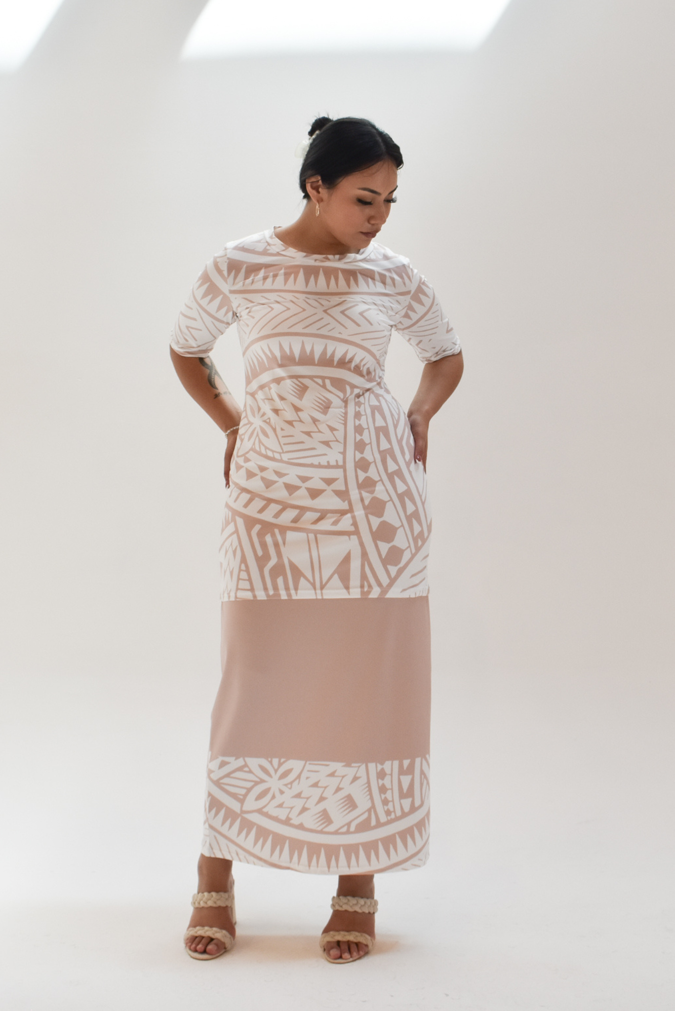 TEINA PULETASI DRESS - BROWN BEIGE & WHITE