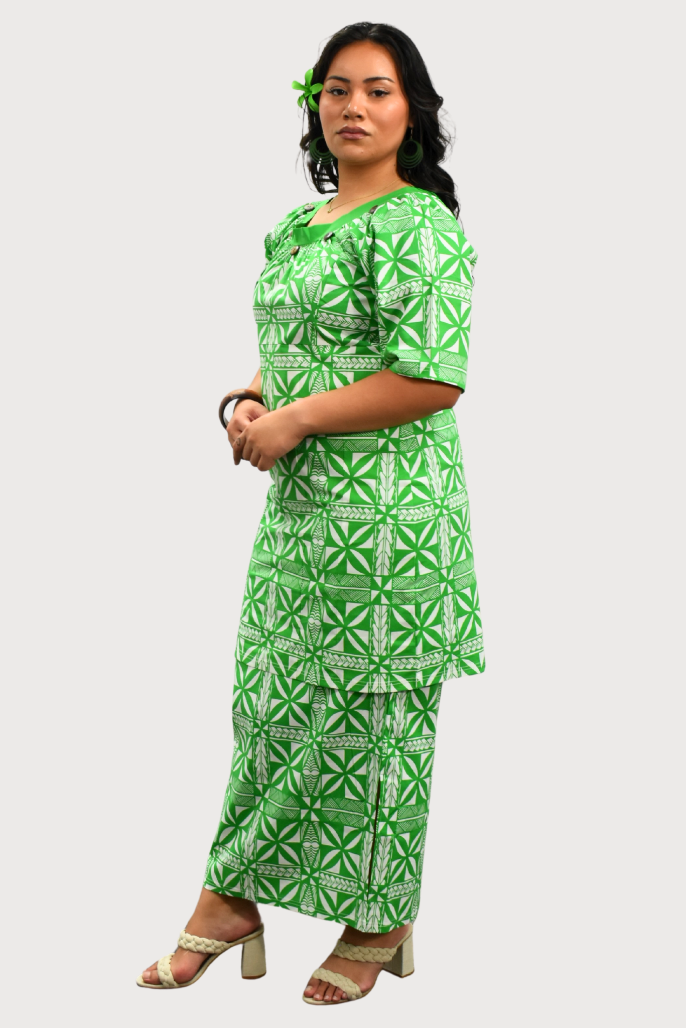 CYNTHIA PULETASI - ROUND NECK PULETASI - GREEN & WHITE