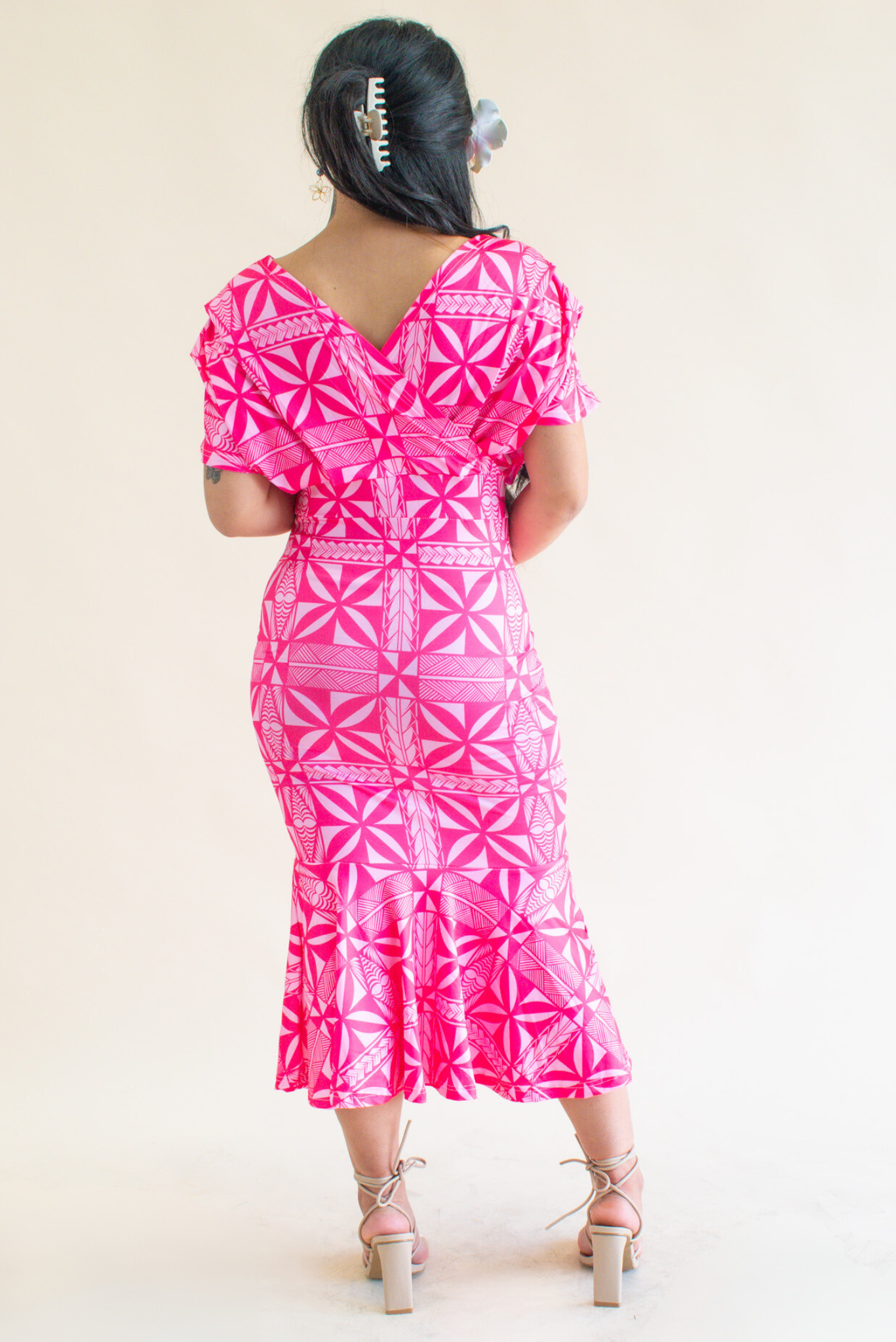 (PRE-ORDER) LARA DRESS - V NECK RUCHED MIDI DRESS - PINK