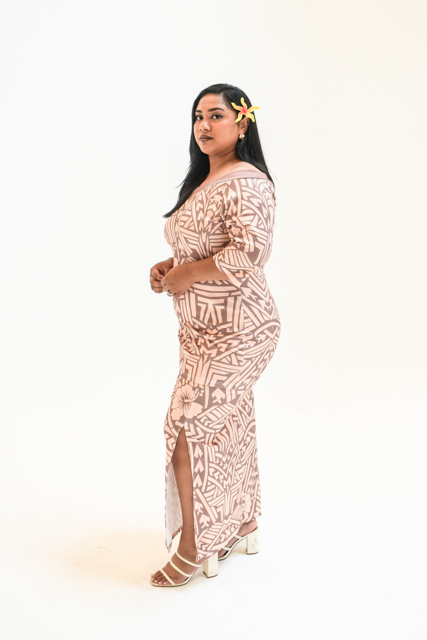 LALOLANI PULETASI  - V NECK PULETASI