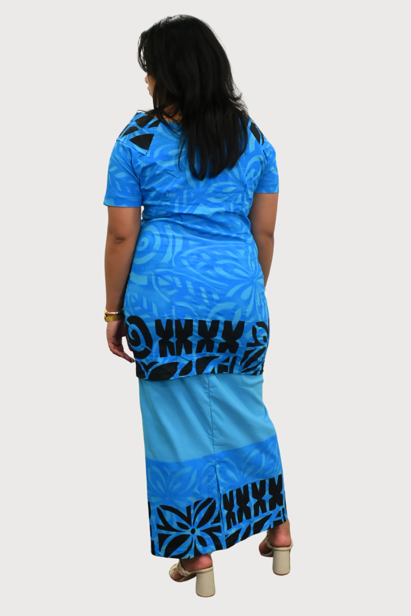 BLUE & BLACK V-NECK NECK PULETASI