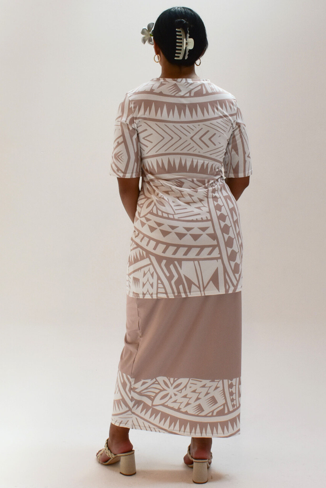 TEINA PULETASI DRESS - BROWN BEIGE & WHITE