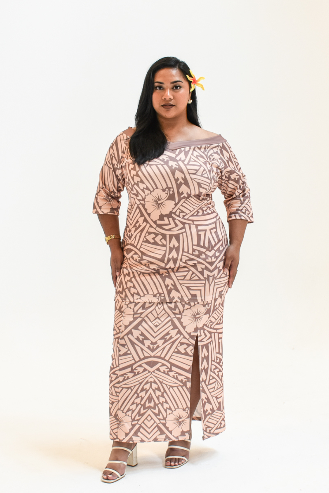 LALOLANI PULETASI  - V NECK PULETASI