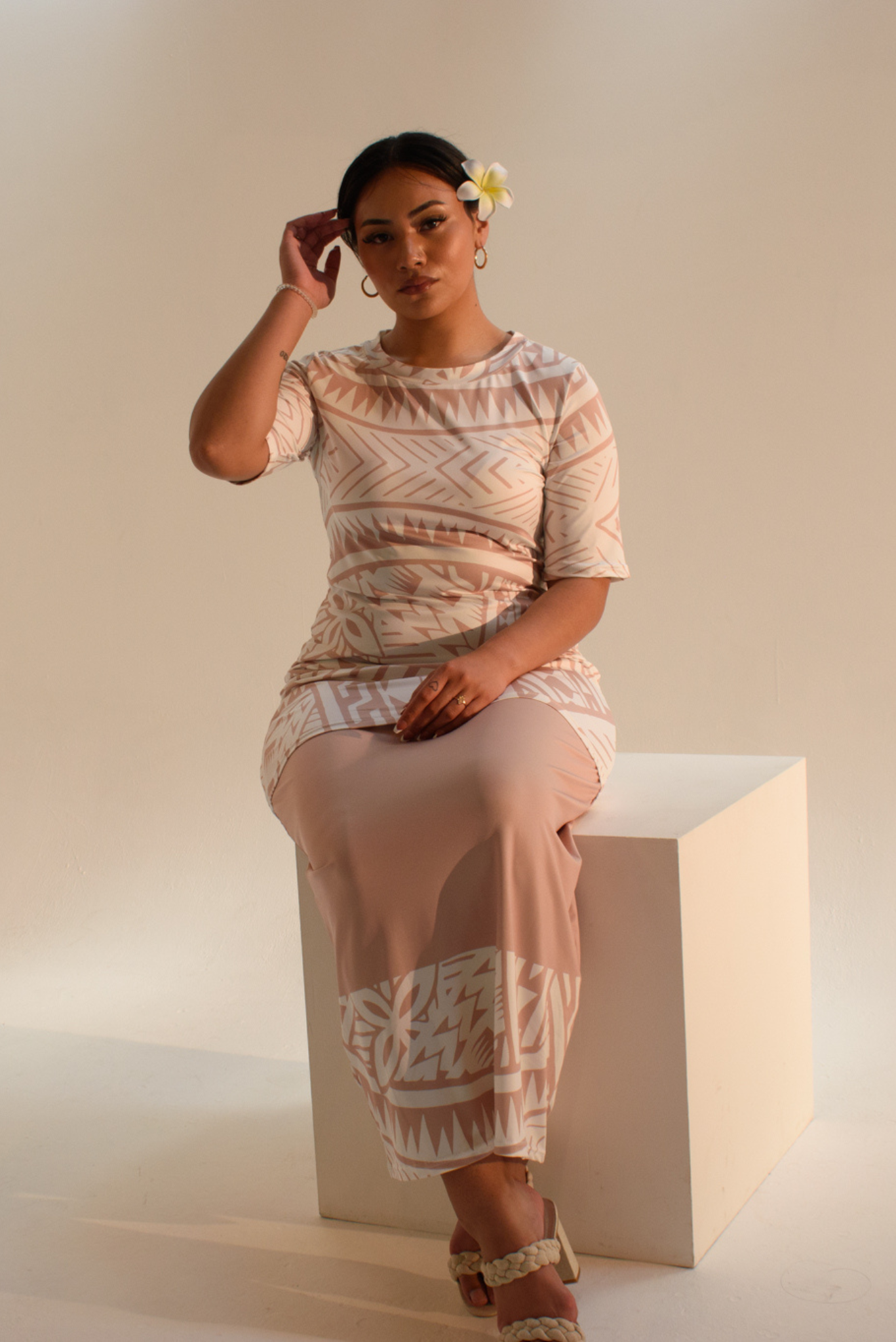 TEINA PULETASI DRESS - BROWN BEIGE & WHITE