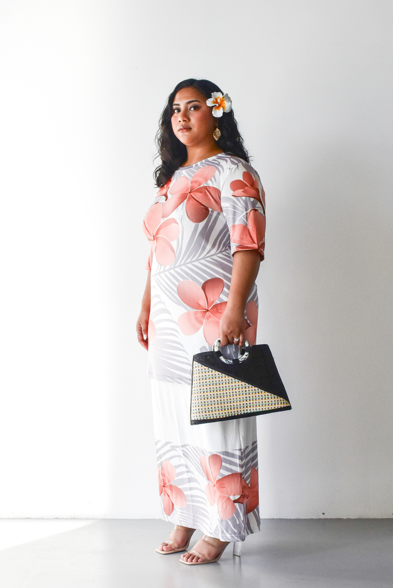 MONAH PULETASI - WHITE & BROWN