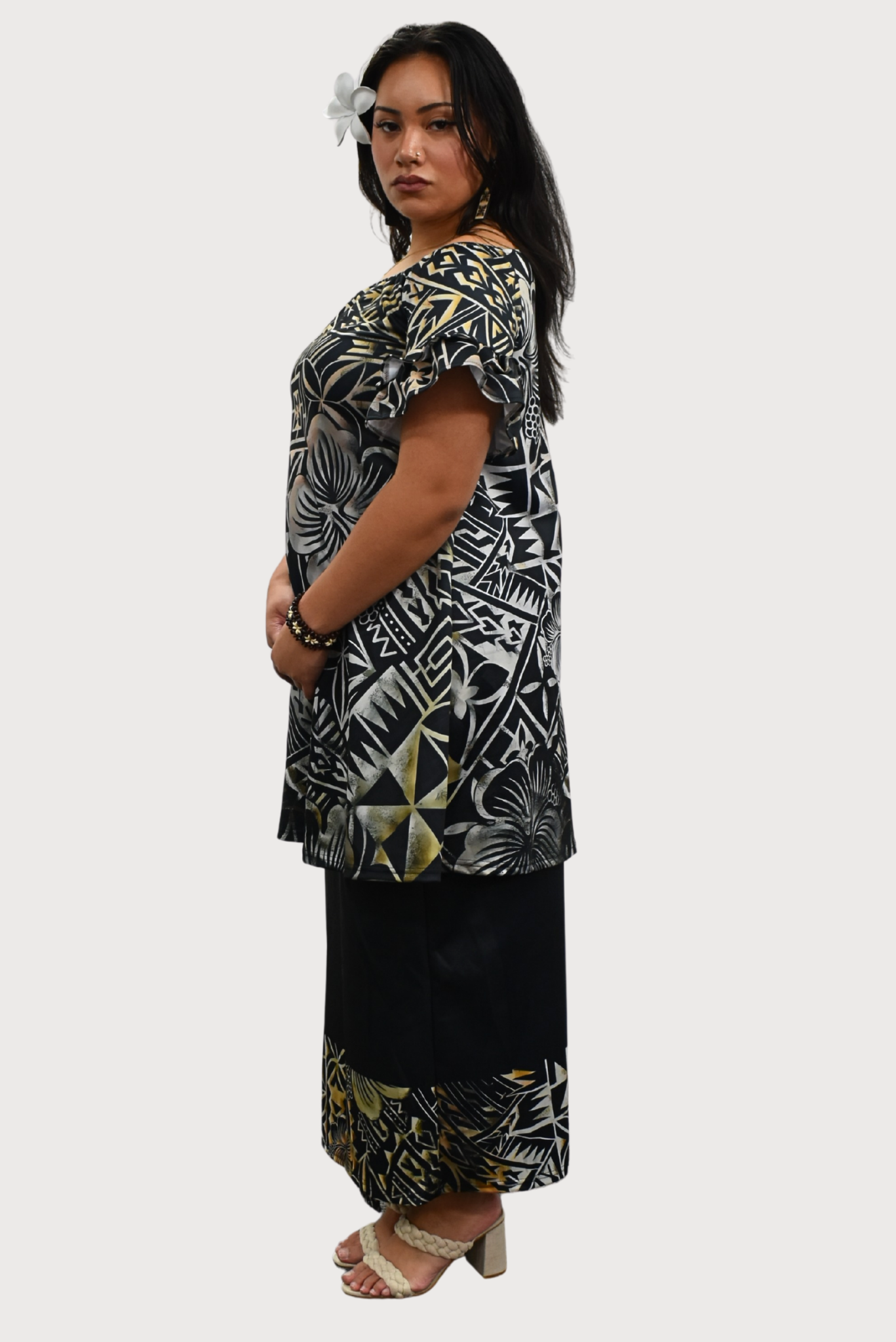 PULETASI - FLOWY FRILL SLEEVE TOP PULETASI - GREY & BLACK