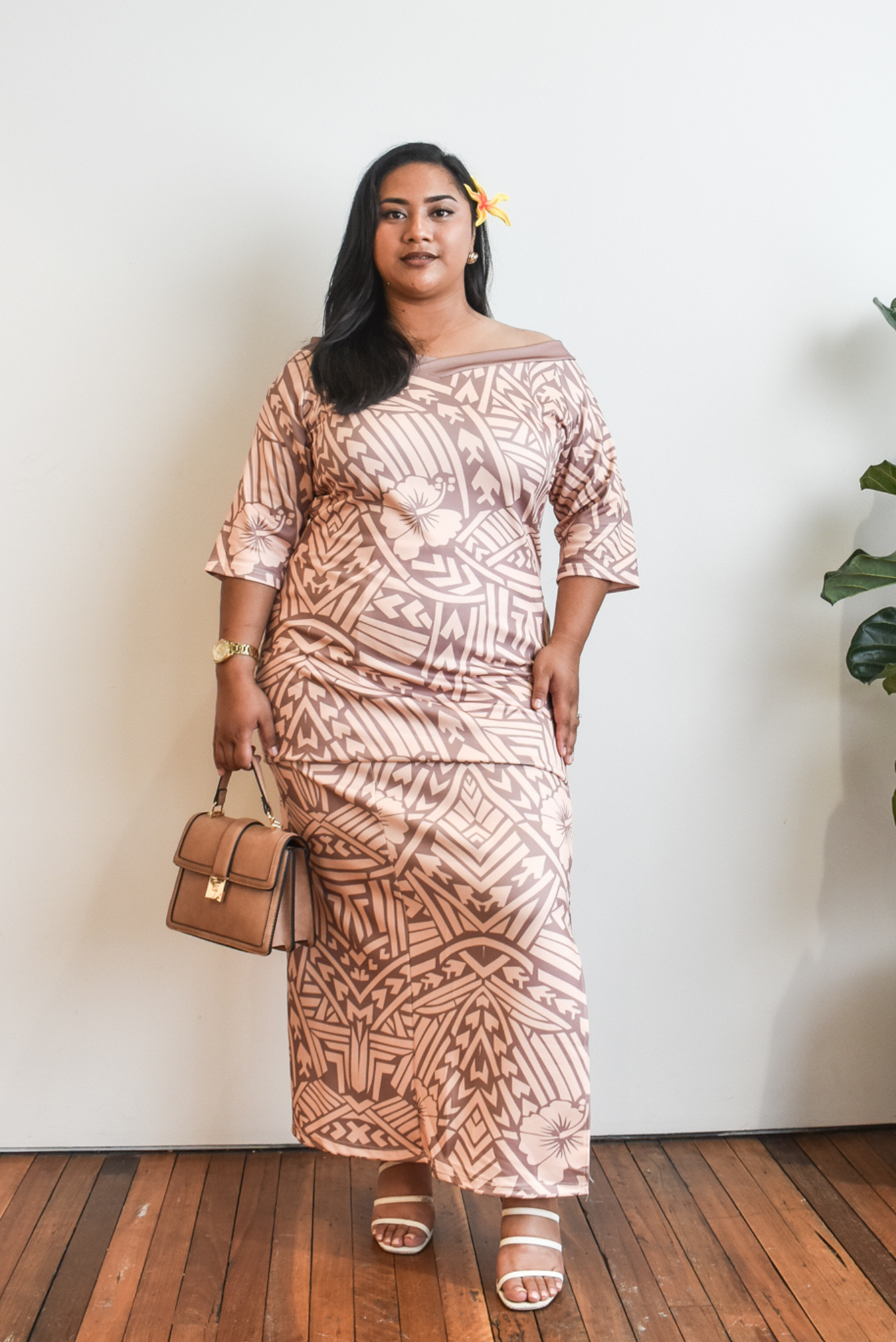 LALOLANI PULETASI  - V NECK PULETASI
