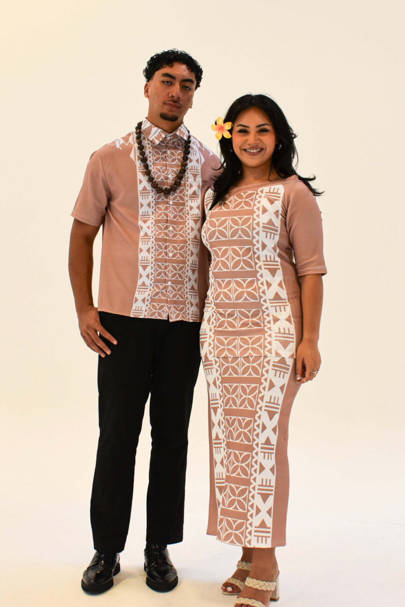 ELEI PULETASI - ROSE BEIGE & WHITE