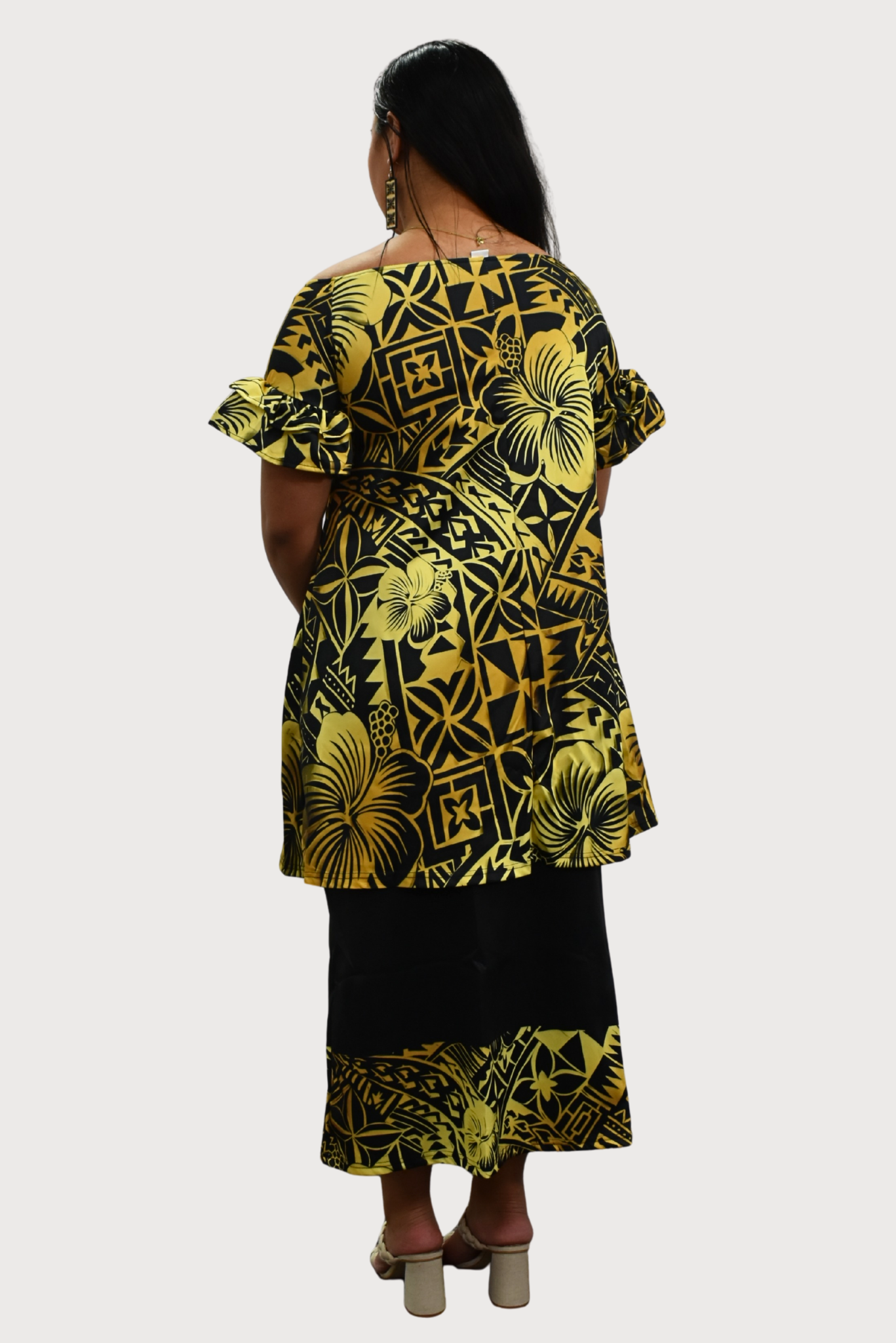 PULETASI - FLOWY FRILL SLEEVE TOP PULETASI - GOLD & BLACK