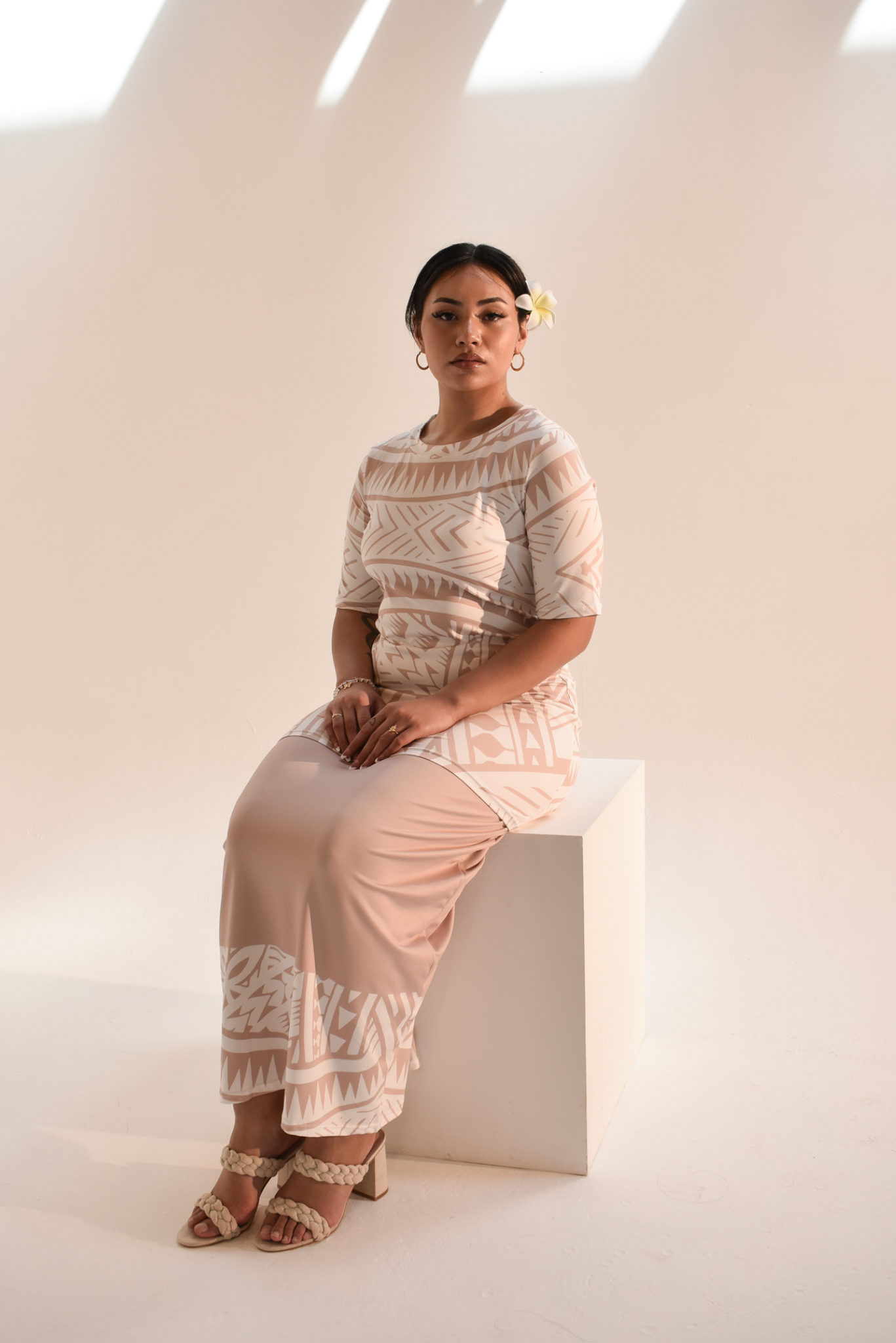 TEINA PULETASI DRESS - BROWN BEIGE & WHITE