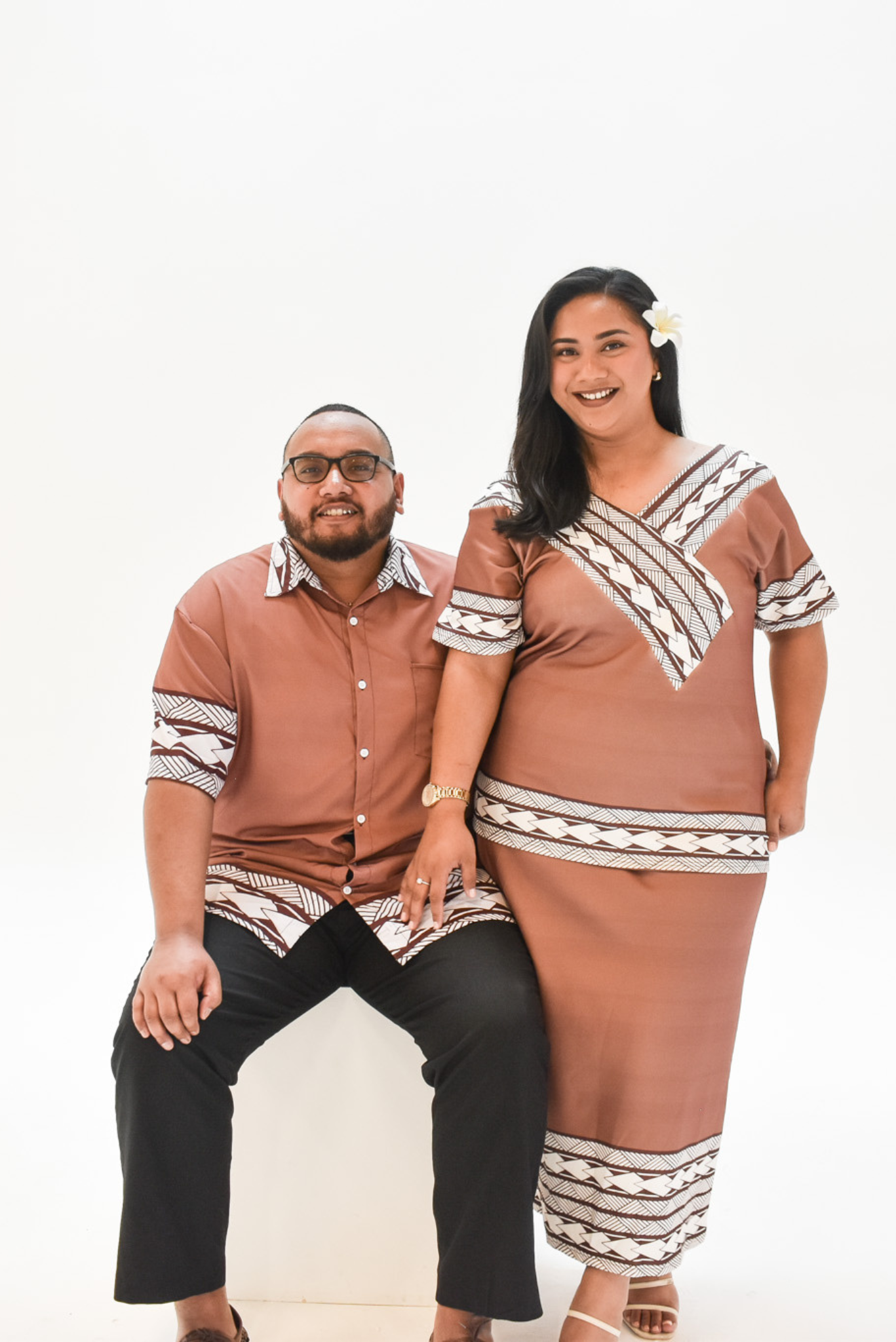 MIA V-NECK PULETASI - BROWN AND WHITE