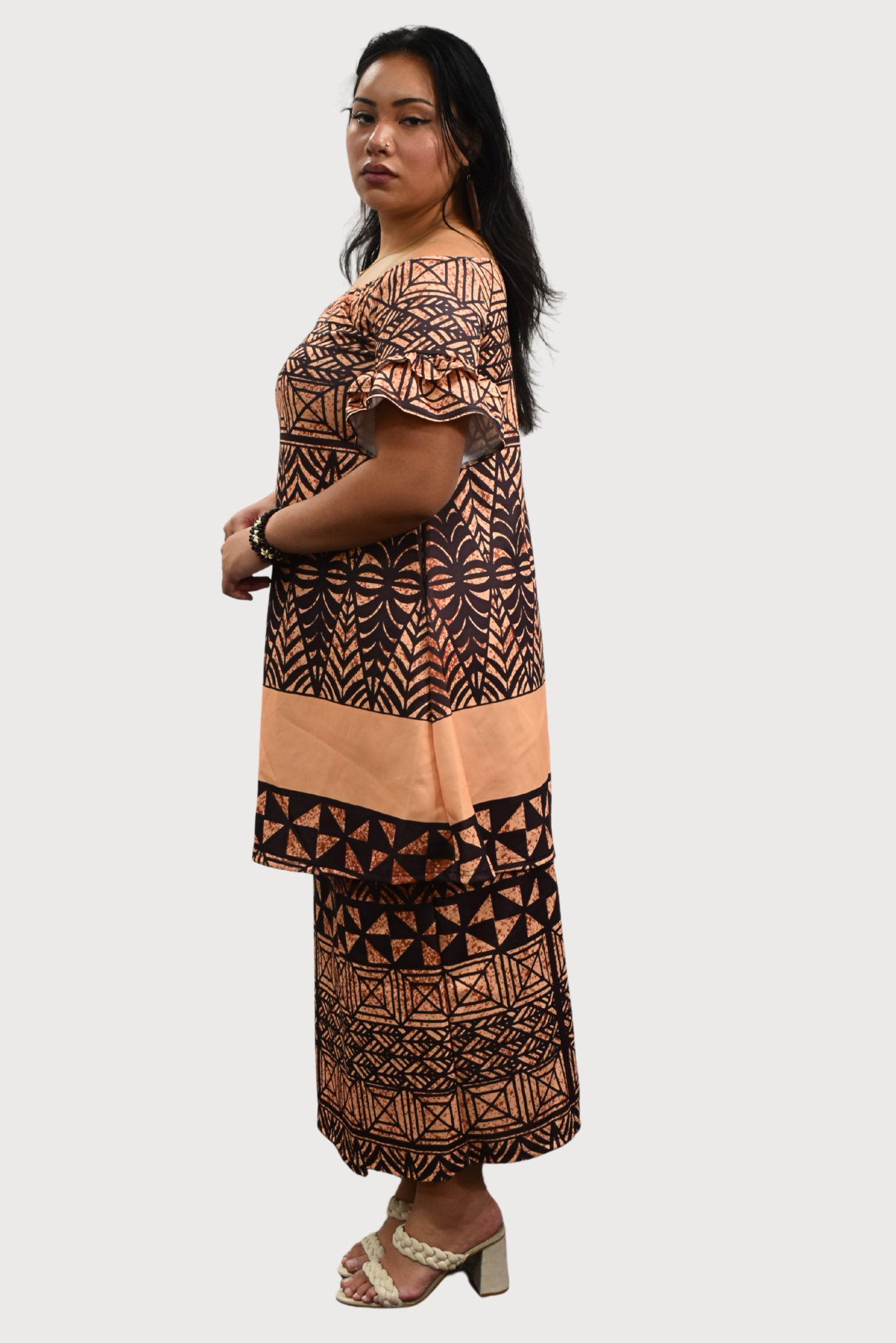 PULETASI - FLOWY FRILL SLEEVE TOP PULETASI - BROWN