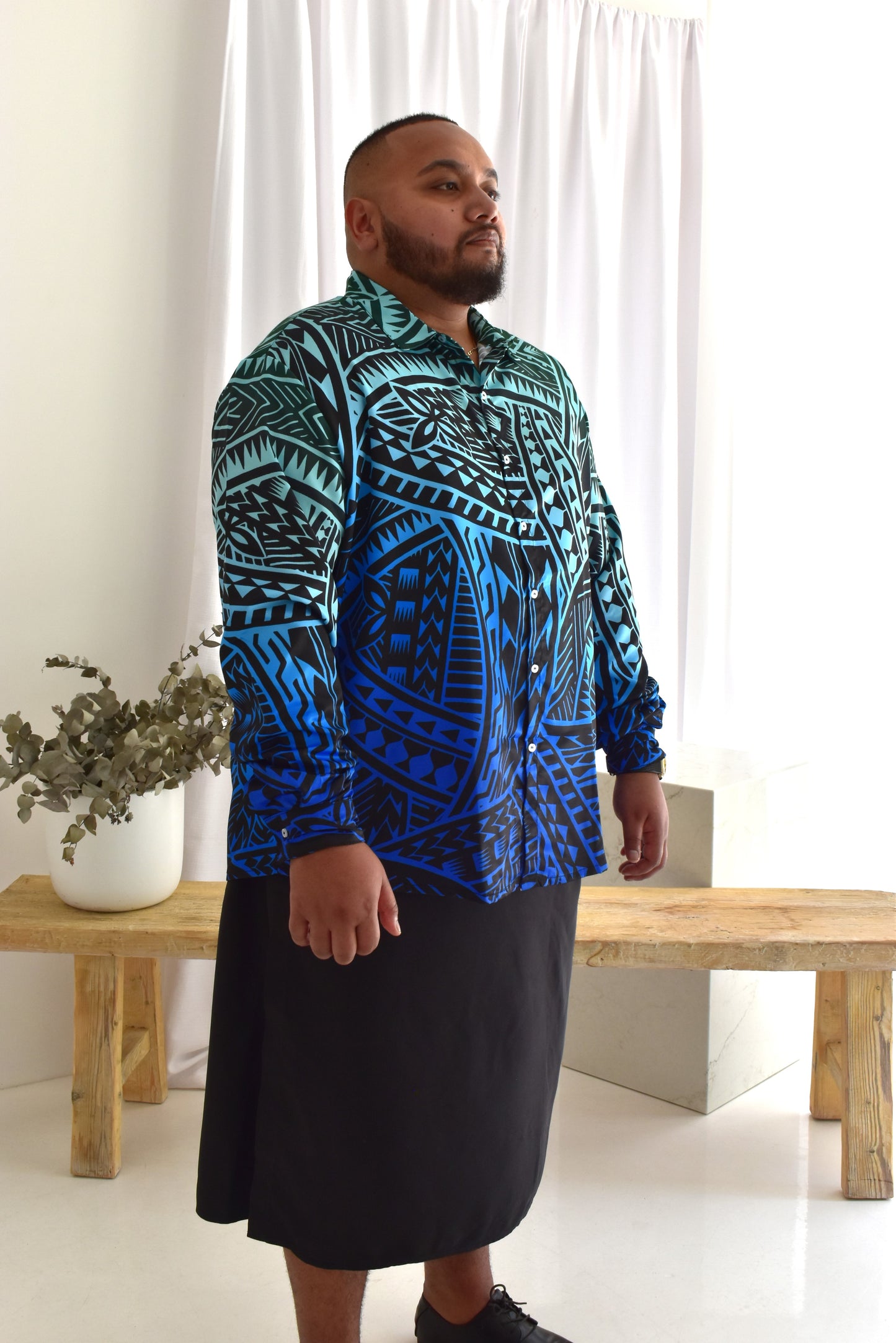 TAMA MEN'S LONG SLEEVED COLLARED SHIRT - OMBRE BLUE