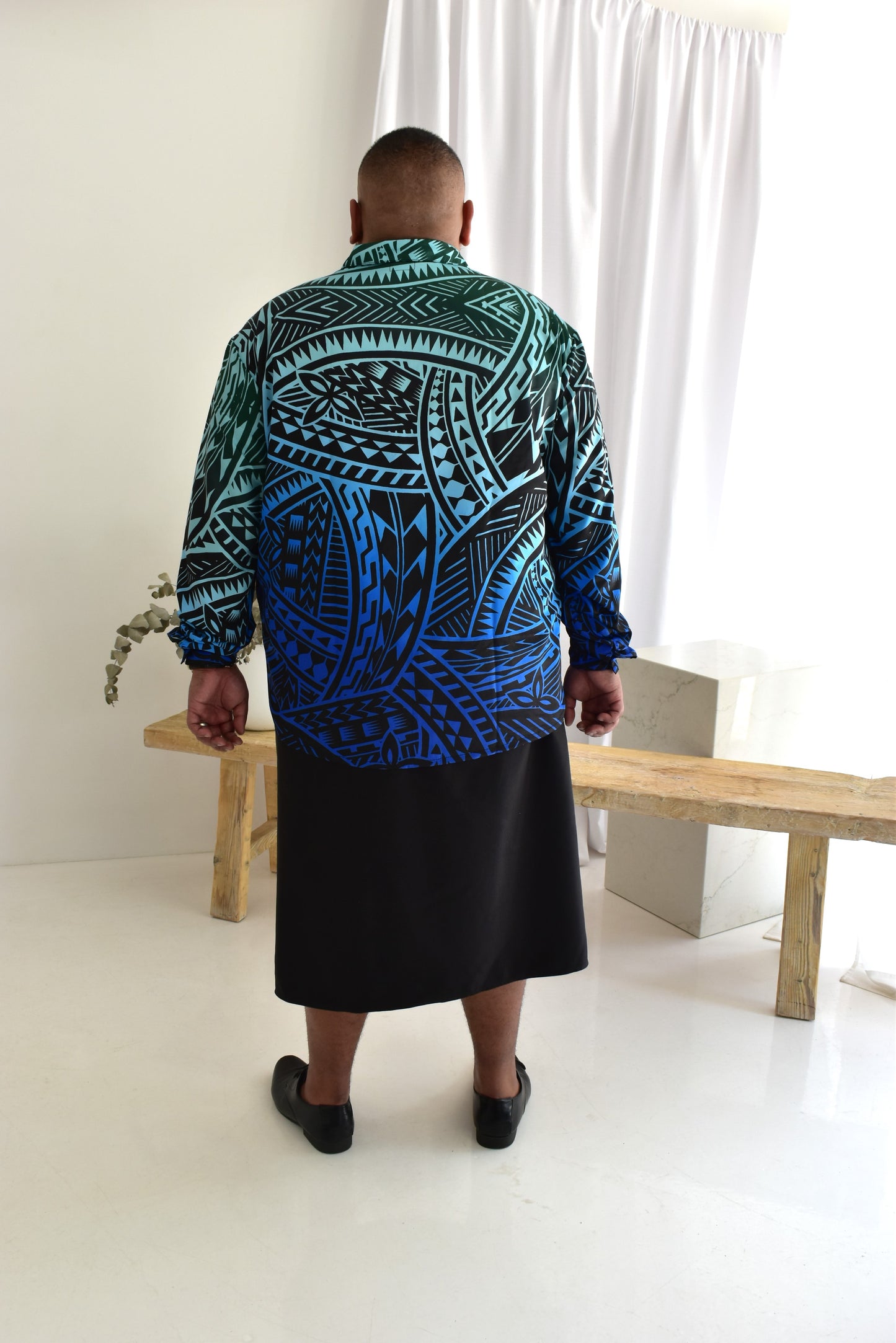 TAMA MEN'S LONG SLEEVED COLLARED SHIRT - OMBRE BLUE