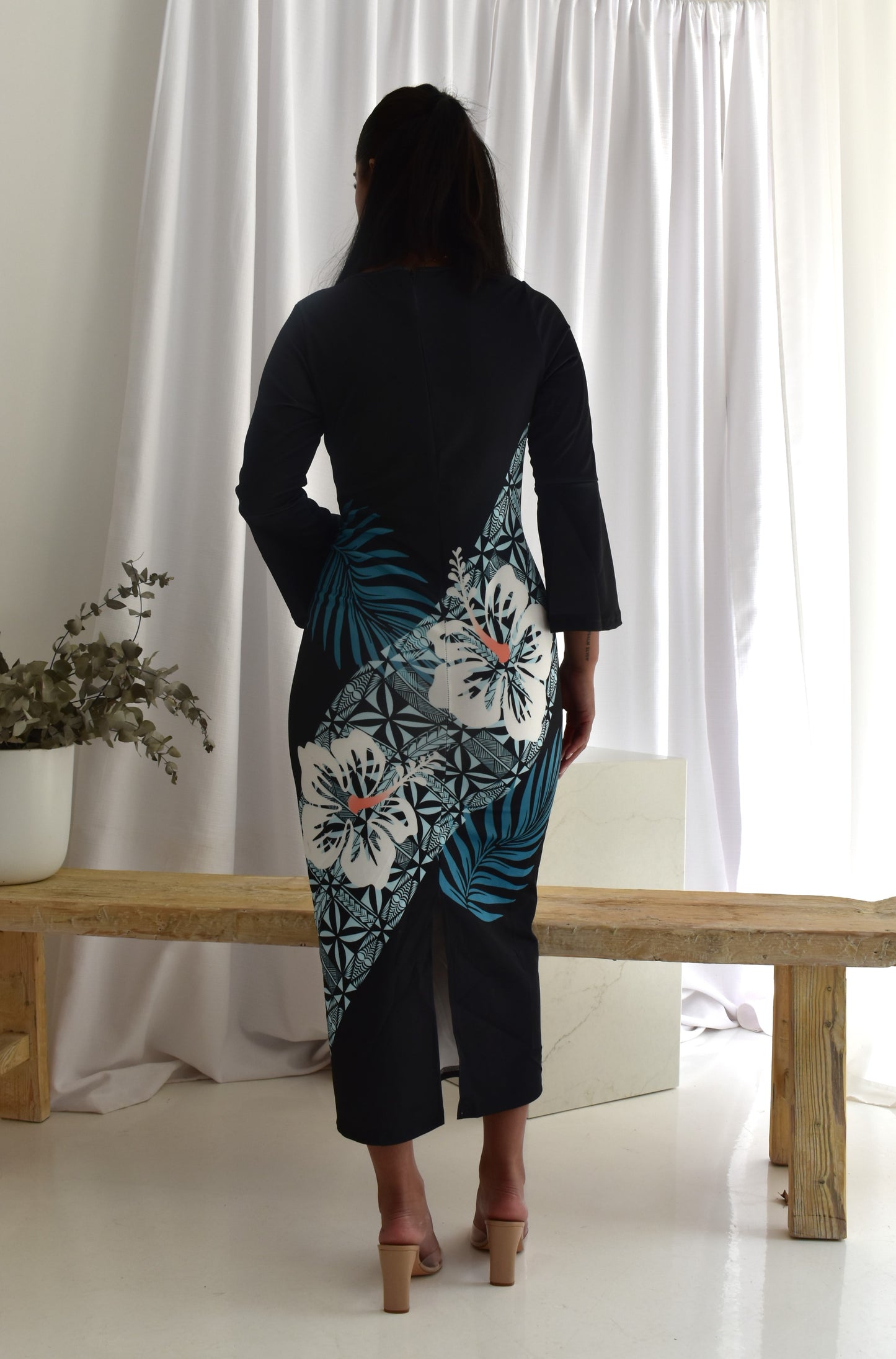 (PRE-ORDER) JASMINE DRESS - FLARED LONG SLEEVE DRESS - BLACK & BLUE