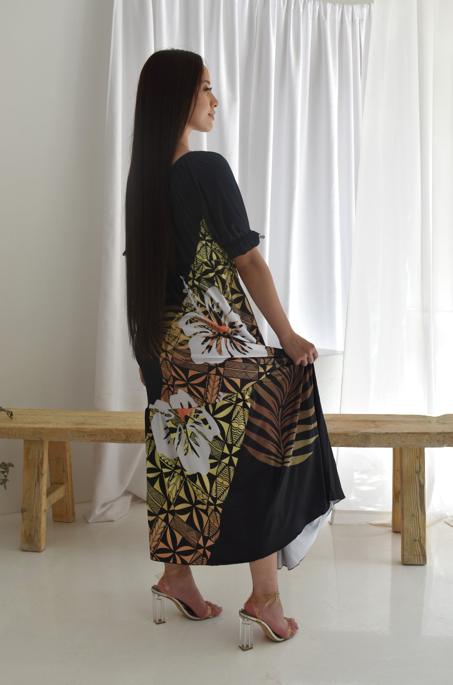 (PRE-ORDER) TANIA FLOWY MAXI DRESS - BLACK & GOLD
