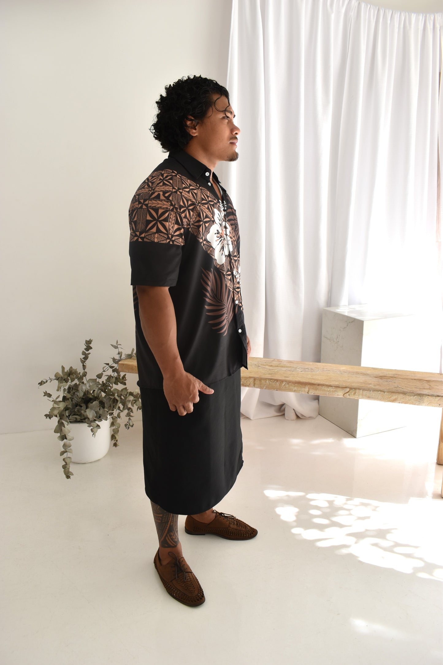 (PRE-ORDER) MENS SHIRT - COLLARED BUTTON UP - FLORAL BROWN & BLACK