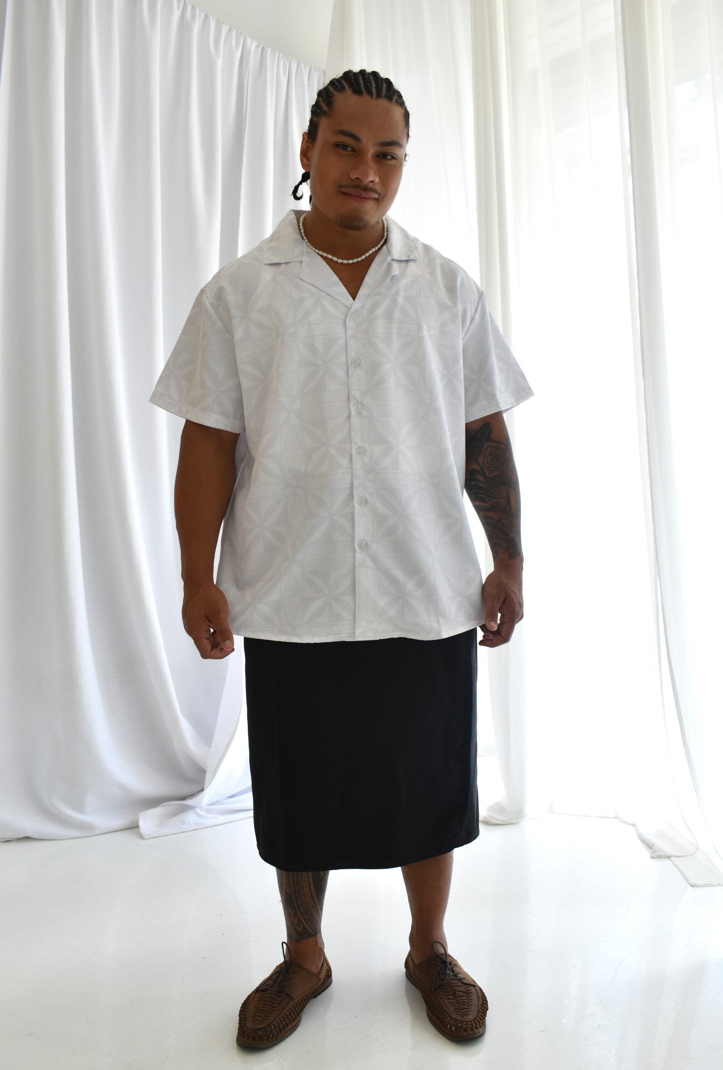 MALEKO MENS SHIRT - COLLARED BUTTON V NECK - WHITE