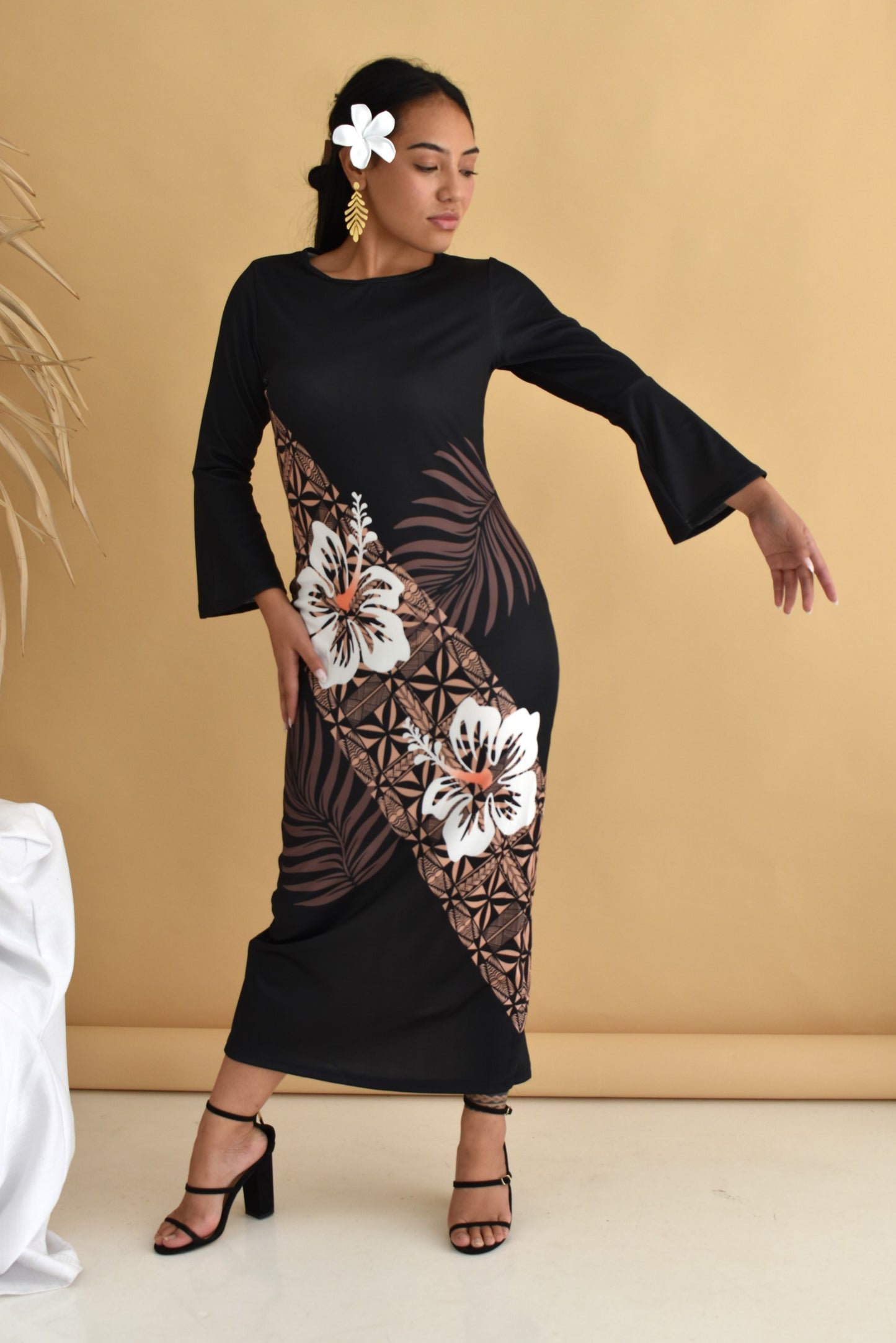 (PRE-ORDER) DRESS - FLARED LONG SLEEVE DRESS - BLACK & BROWN