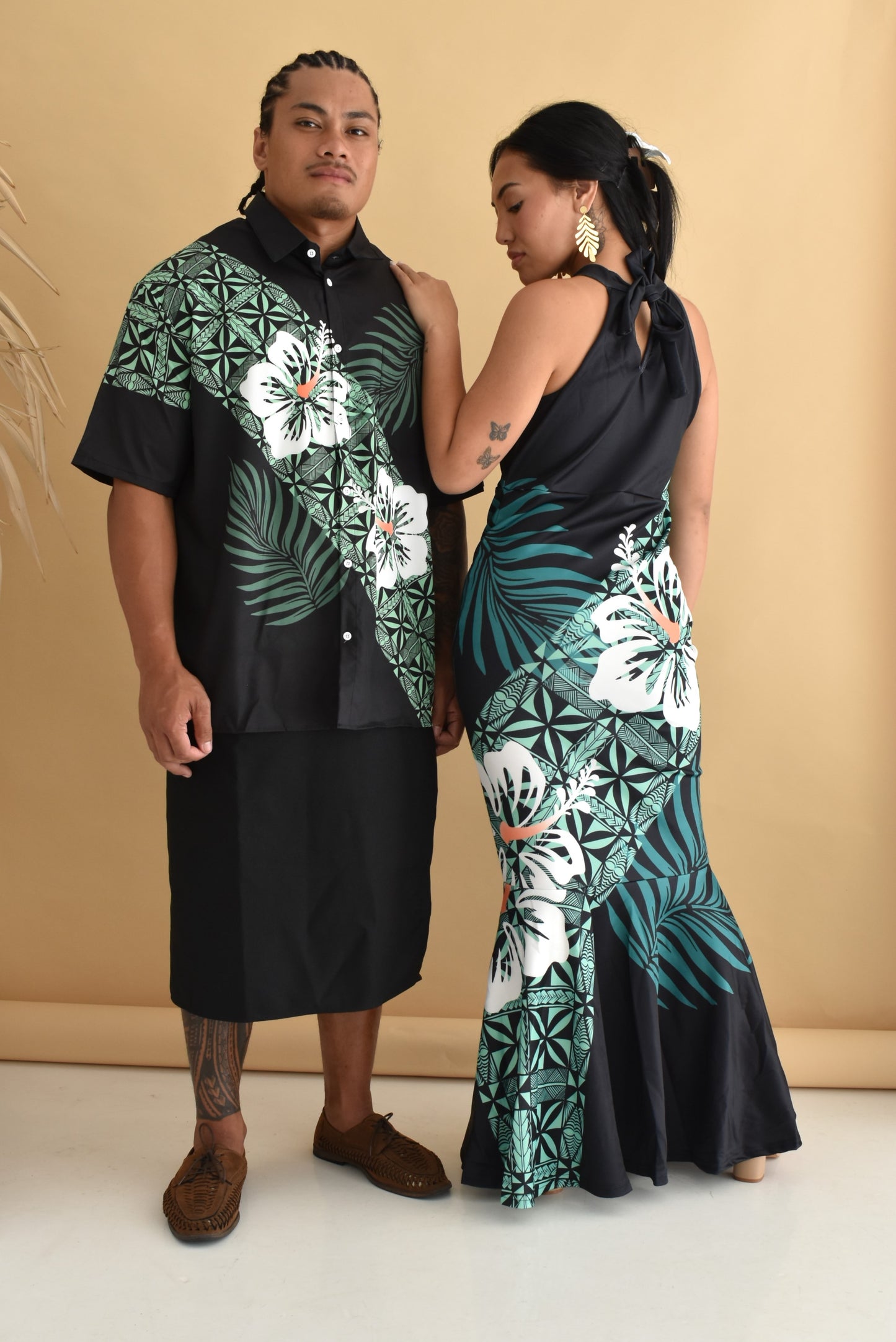 (PRE-ORDER) DRESS - HALTER MAXI DRESS - BLACK & GREEN