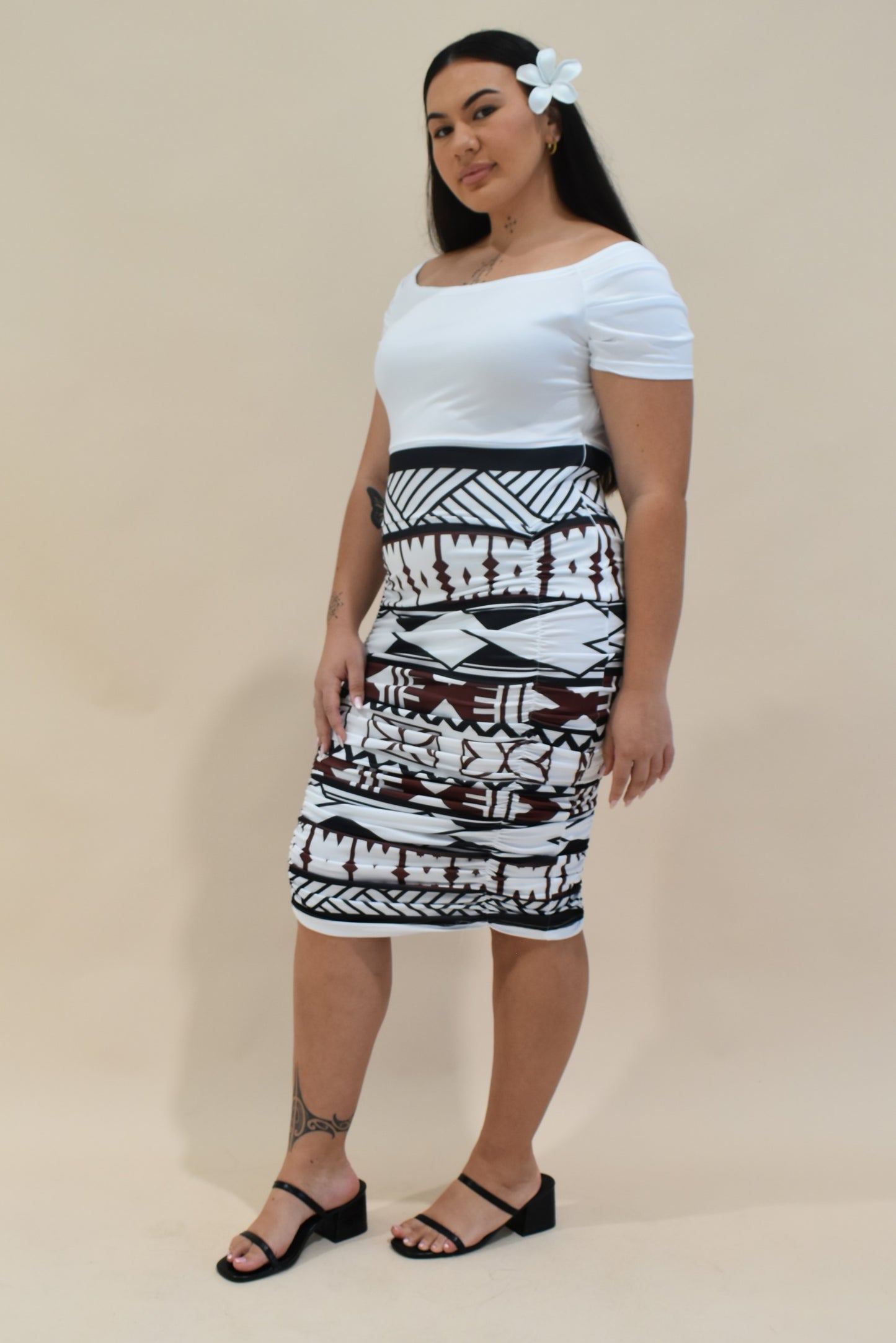 ARIHI DRESS - RUCHED MIDI DRESS - WHITE MELANESIAN PATTERN