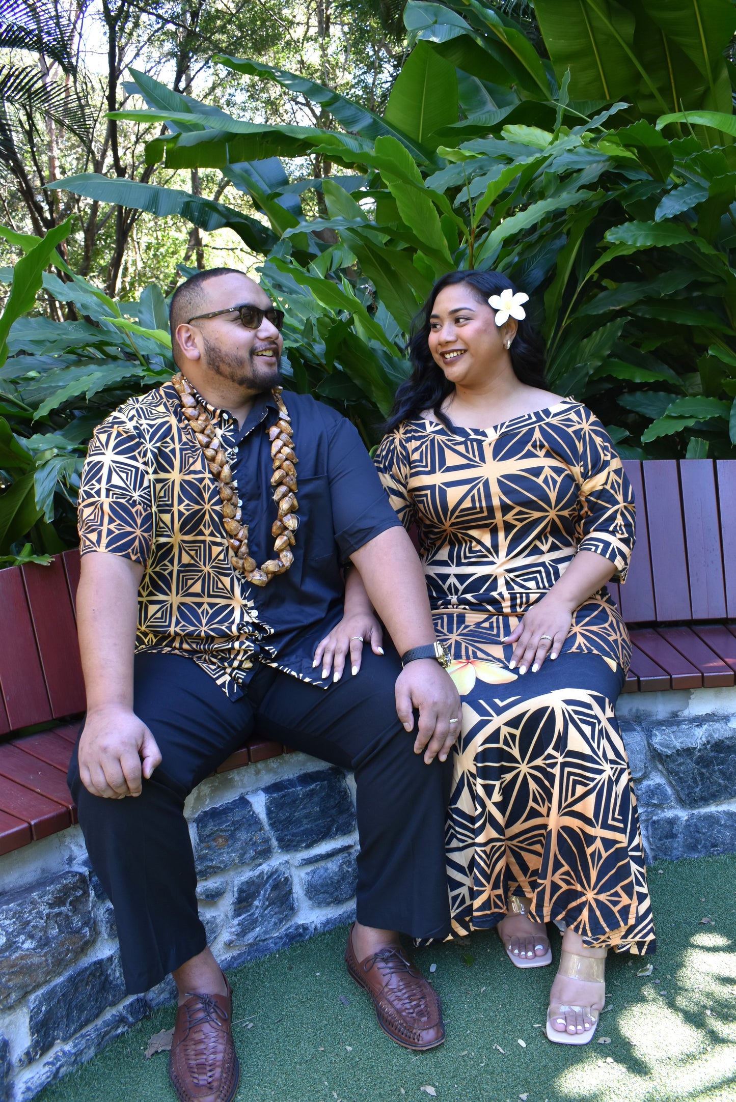 GOLD TIARE - PULETASI DRESS - BLACK & GOLD