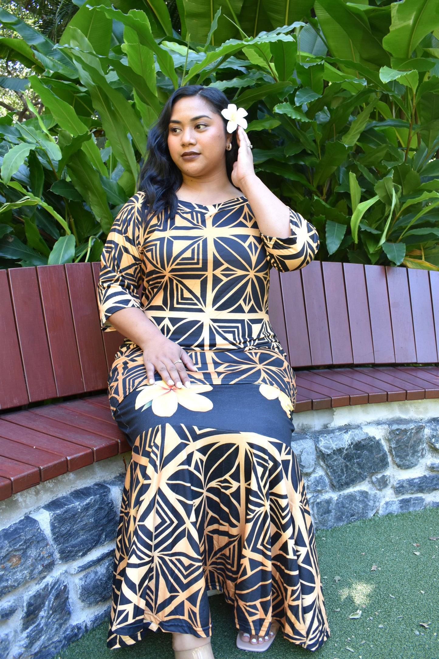 GOLD TIARE - PULETASI DRESS - BLACK & GOLD