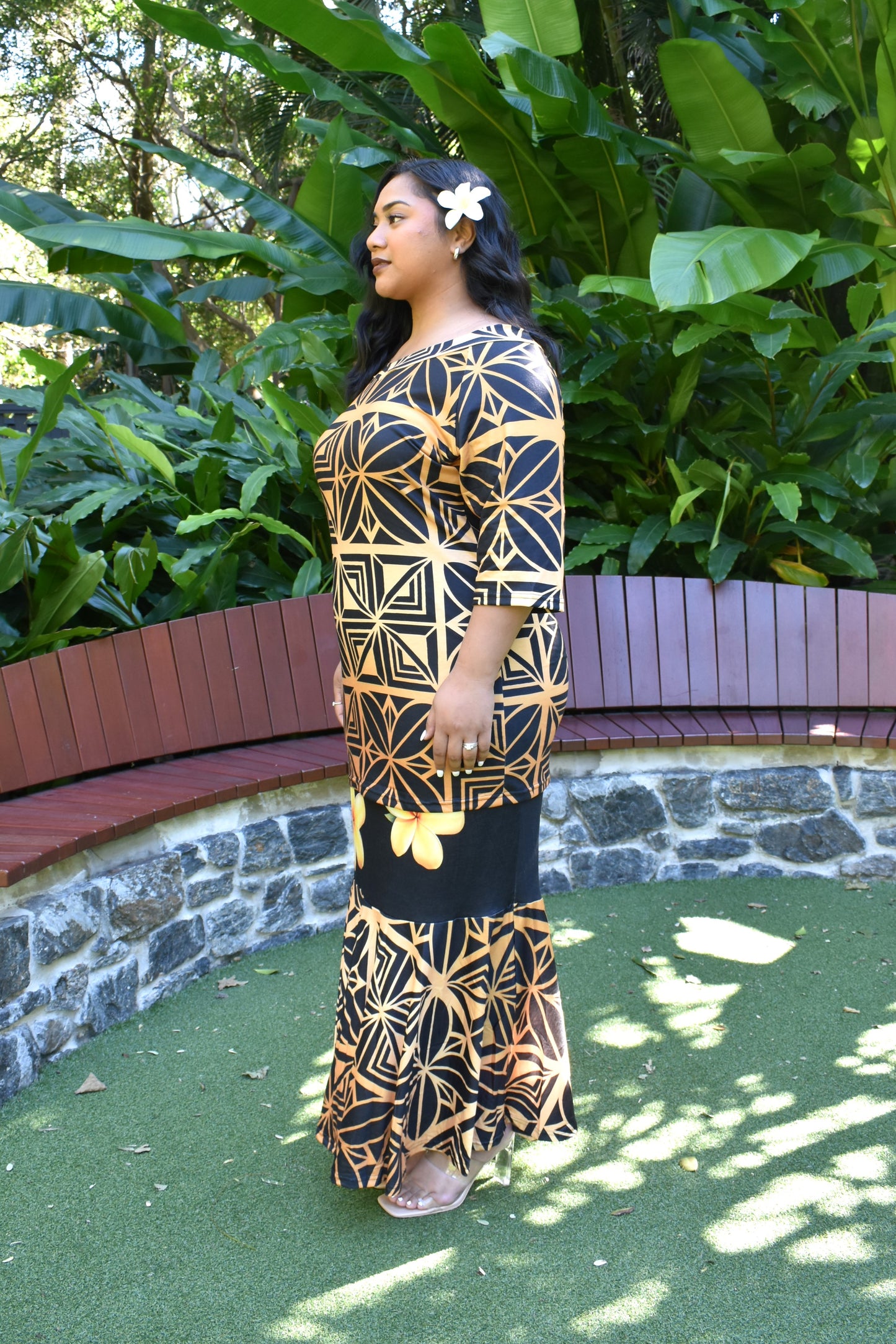 GOLD TIARE - PULETASI DRESS - BLACK & GOLD