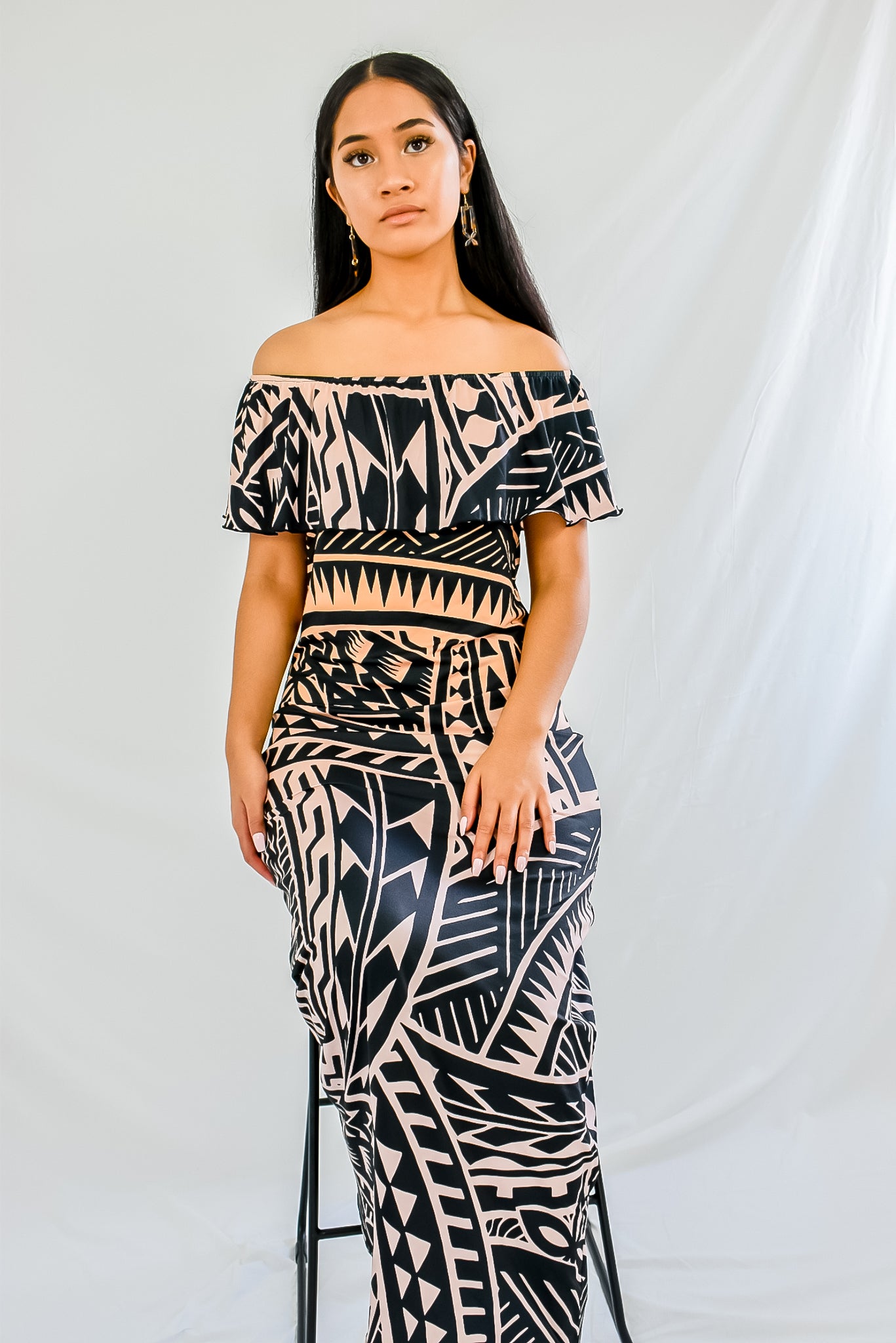 RIMA DRESS - OFF SHOULDER FRILL DESIGN - OMBRE GOLD AND BLACK