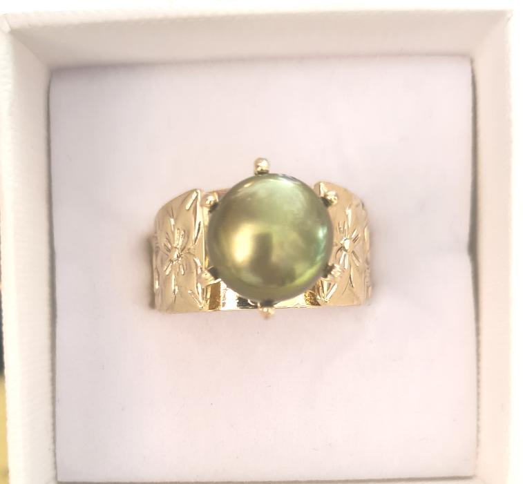 Green Lady-Natural Pistachio Pearl Ring