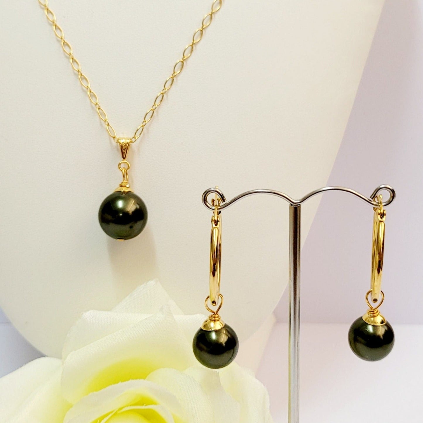ELLIE - Single Pendant Green Swarovski Pearl Set