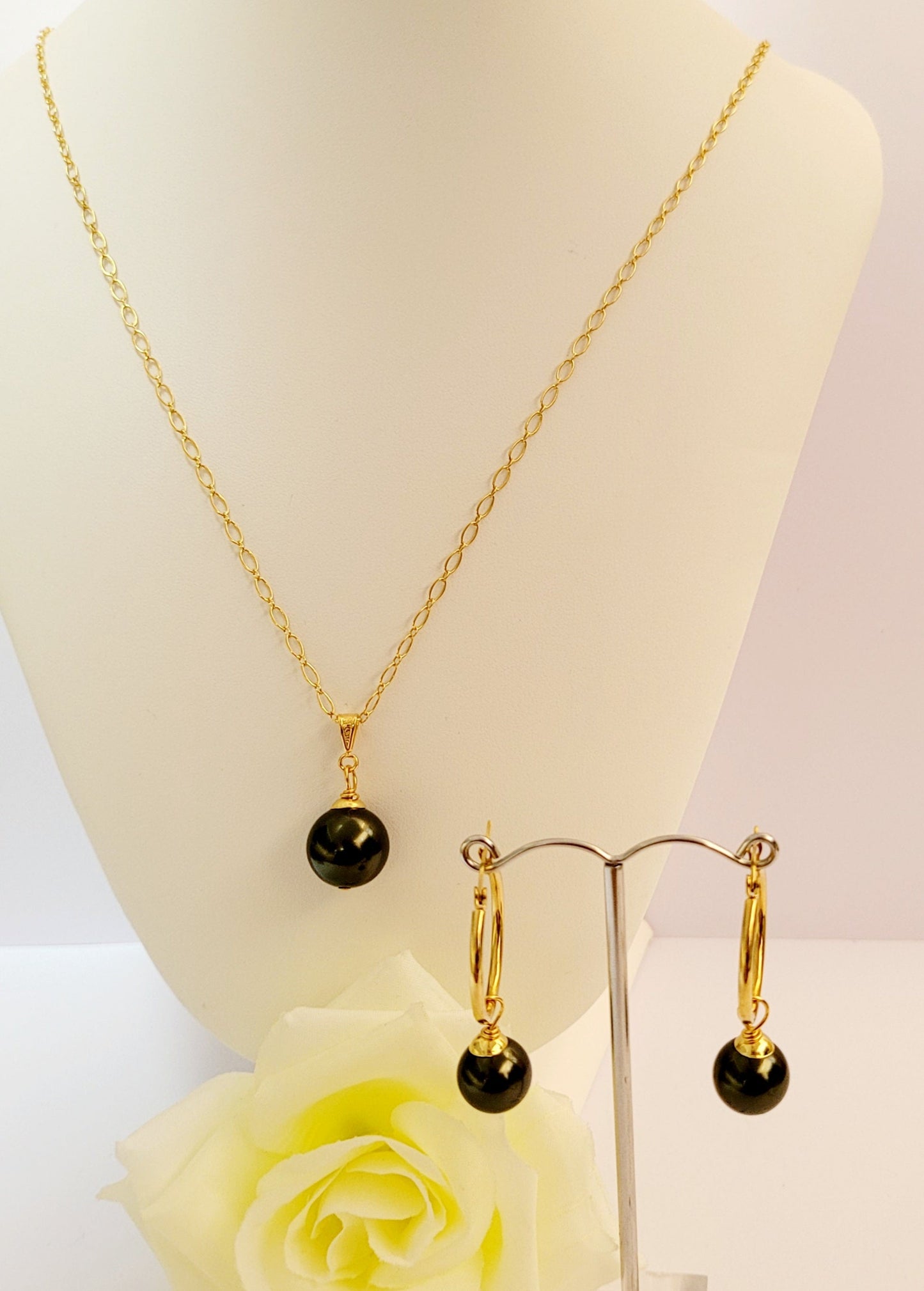 ELLIE - Single Pendant Green Swarovski Pearl Set